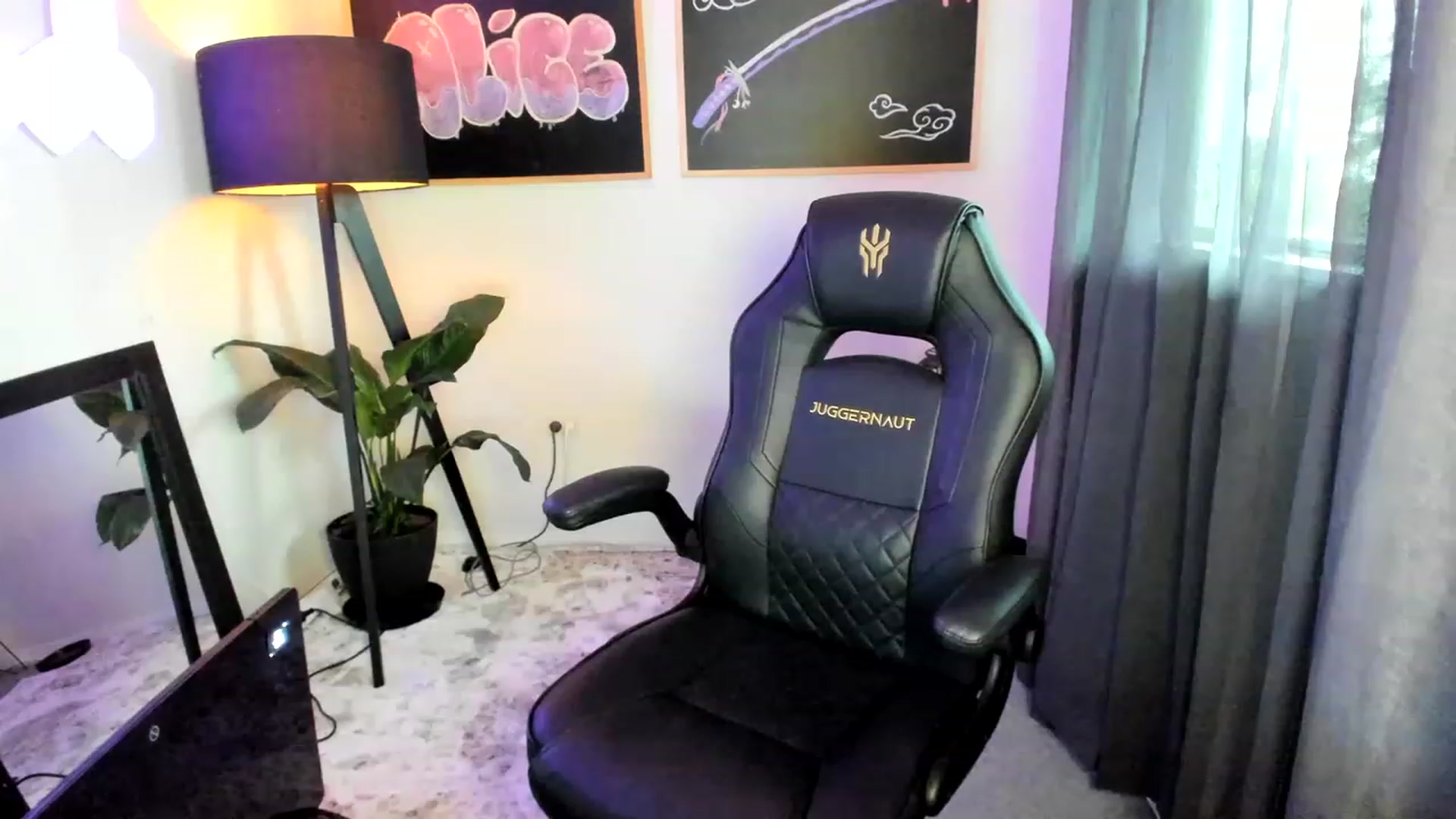 Gallery image thumbnail from Alice_NZ's myfreecams stream on, 04/15/2023, 05:13 image 9 of 20