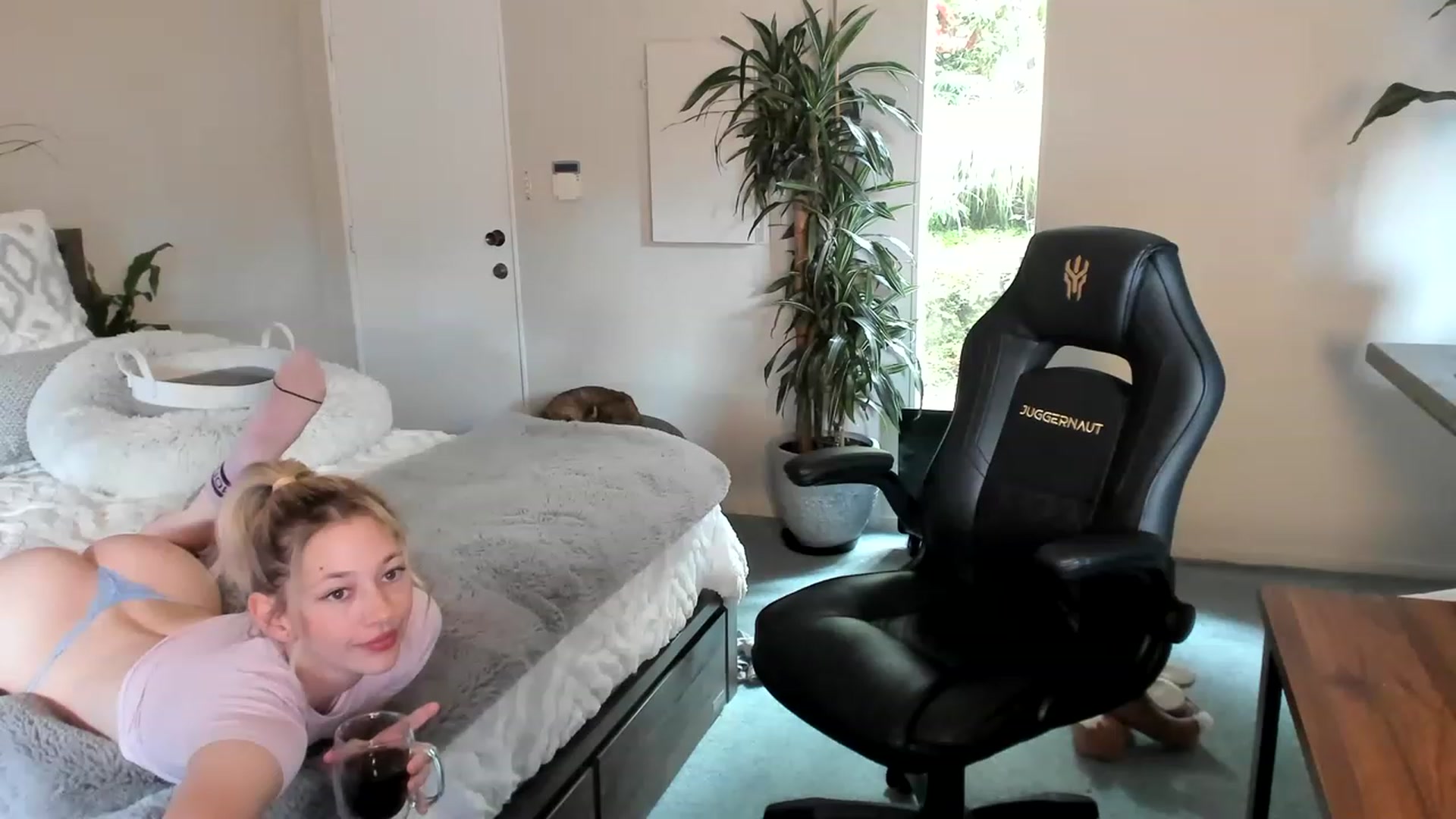 Gallery image thumbnail from Alice_NZ's myfreecams stream on, 04/18/2023, 01:23 image 4 of 20