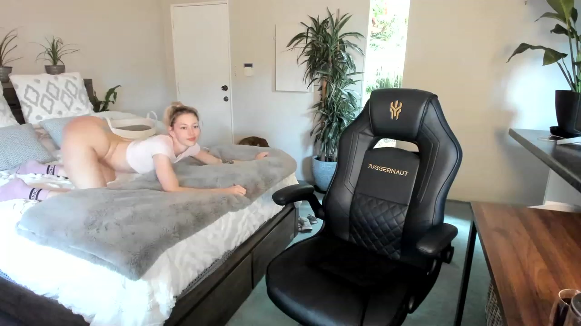 Gallery image thumbnail from Alice_NZ's myfreecams stream on, 04/18/2023, 01:23 image 1 of 20