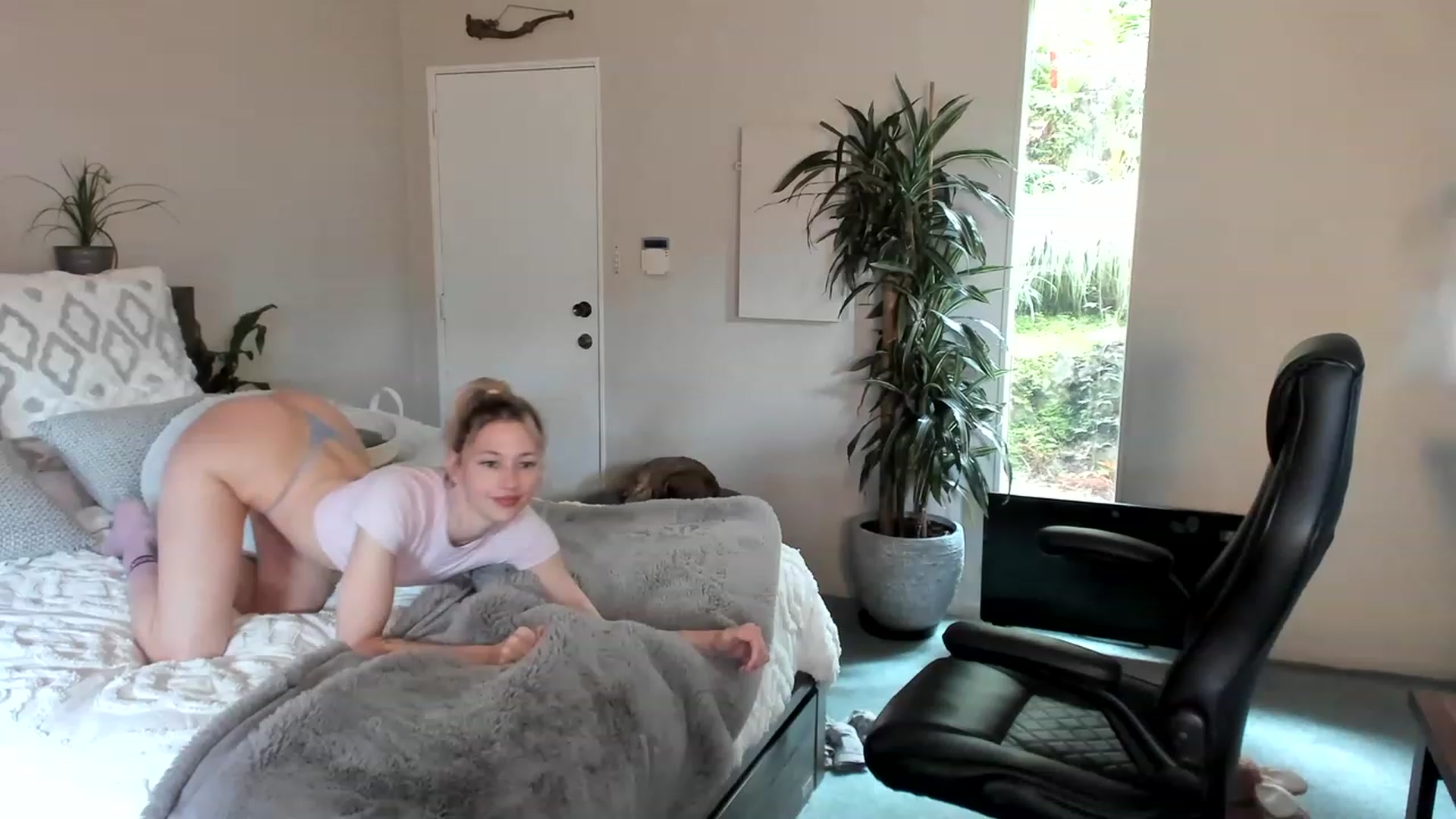 Gallery image thumbnail from Alice_NZ's myfreecams stream on, 04/18/2023, 01:23 image 6 of 20