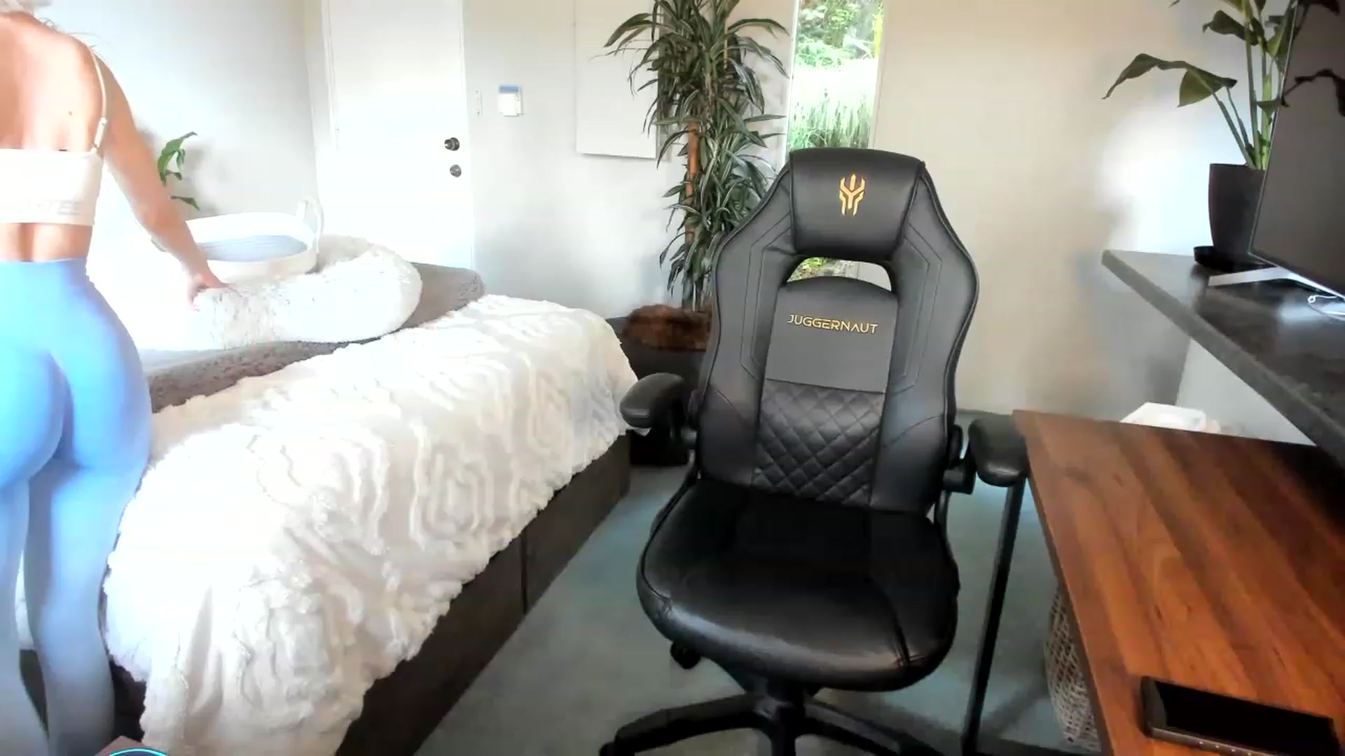 Gallery image thumbnail from Alice_NZ's myfreecams stream on, 04/19/2023, 04:22 image 19 of 20