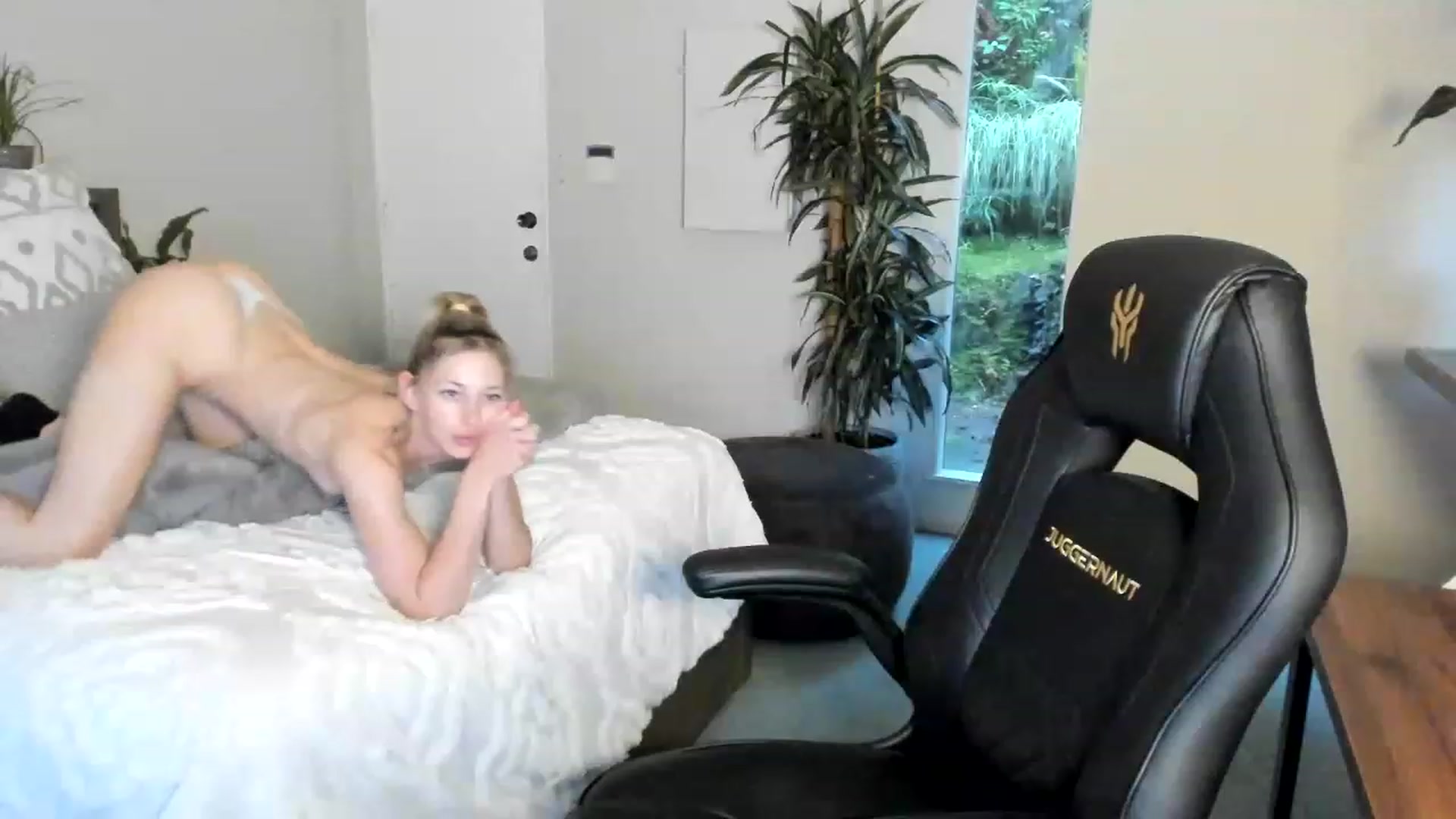 Gallery image thumbnail from Alice_NZ's myfreecams stream on, 04/19/2023, 05:38 image 11 of 20