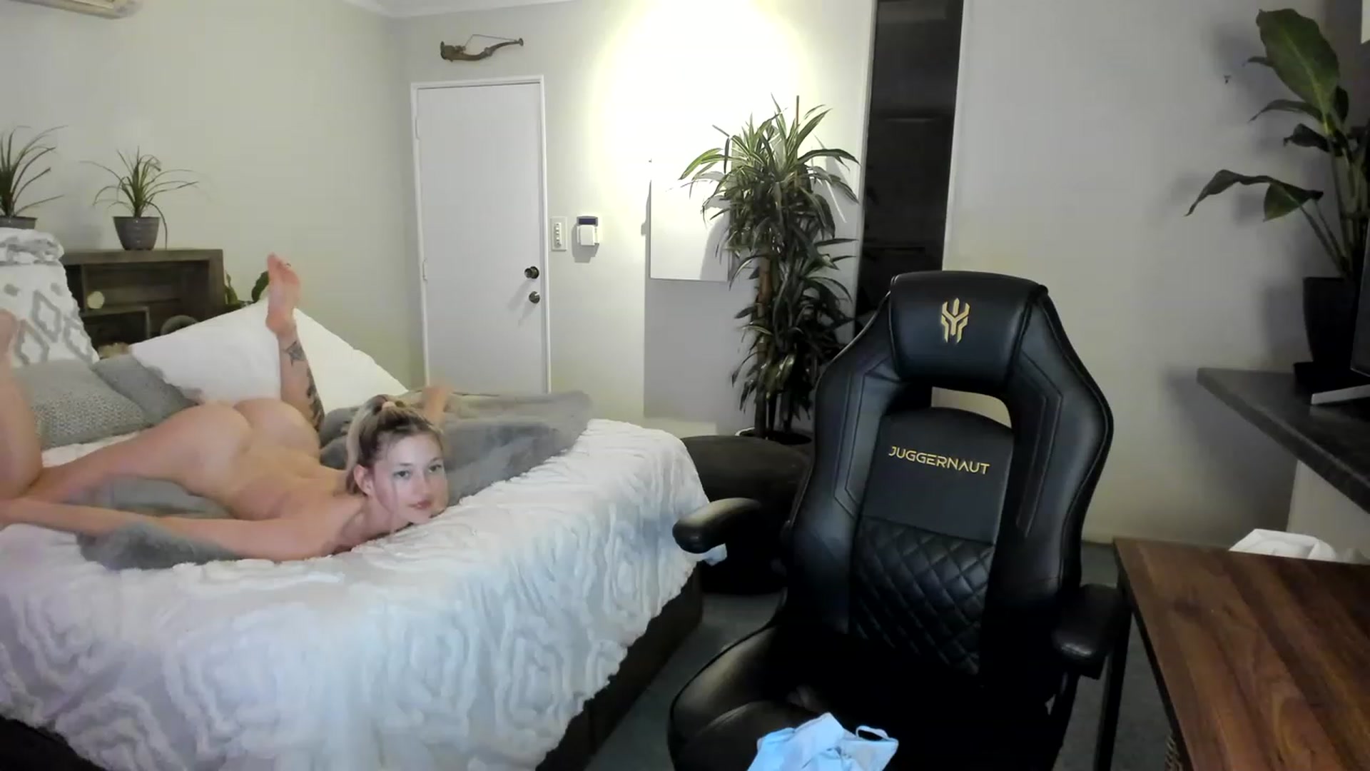 Gallery image thumbnail from Alice_NZ's myfreecams stream on, 04/19/2023, 09:01 image 18 of 20