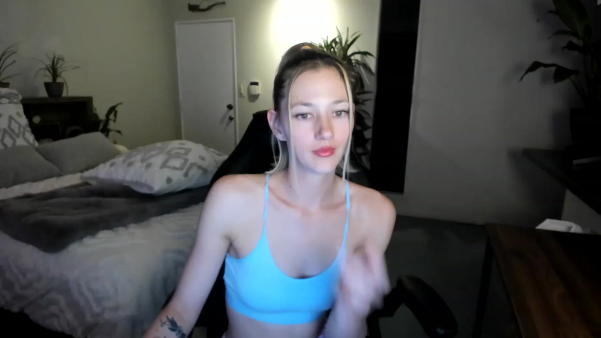 Gallery image thumbnail from Alice_NZ's myfreecams stream on, 04/19/2023, 09:01 image 7 of 20