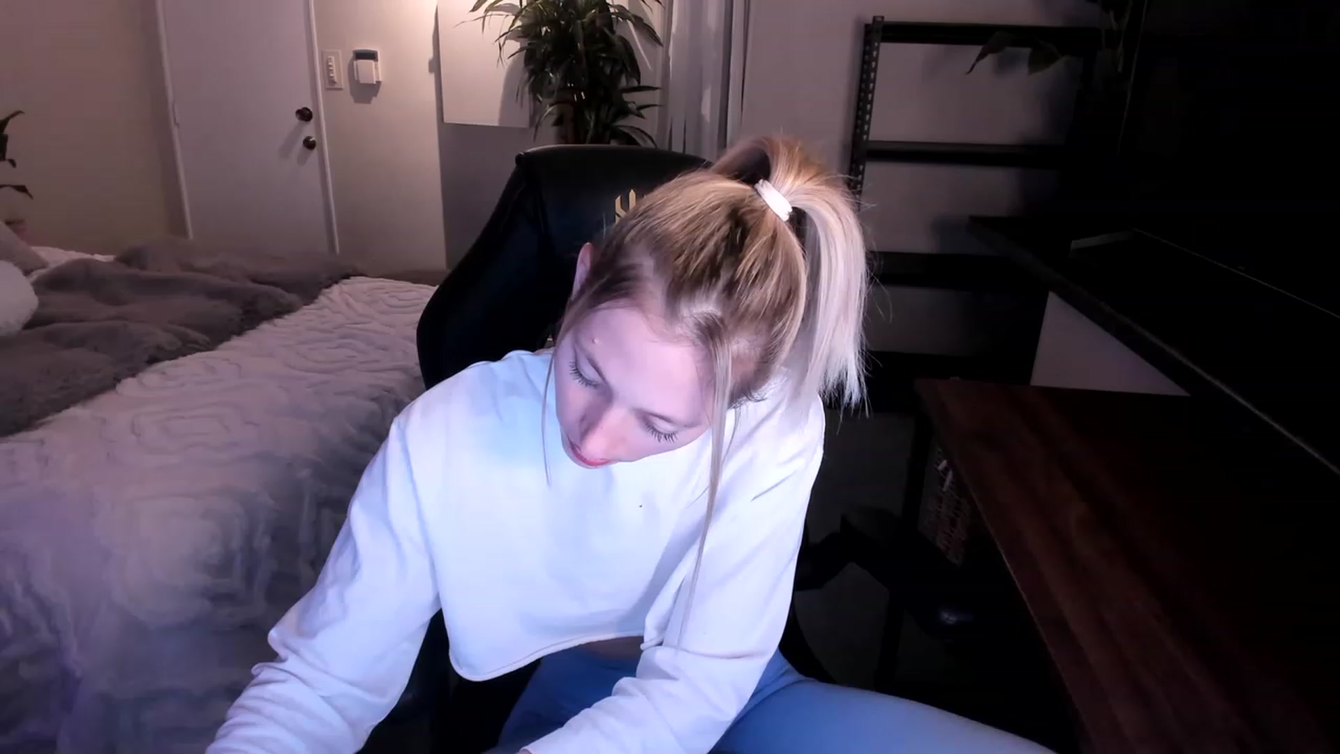 Gallery image thumbnail from Alice_NZ's myfreecams stream on, 04/23/2023, 10:14 image 11 of 20