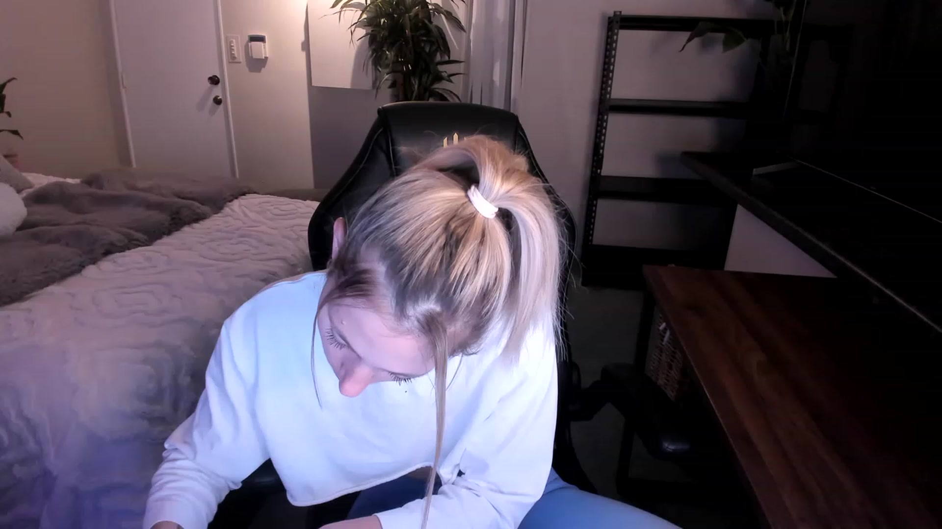 Gallery image thumbnail from Alice_NZ's myfreecams stream on, 04/23/2023, 10:14 image 12 of 20