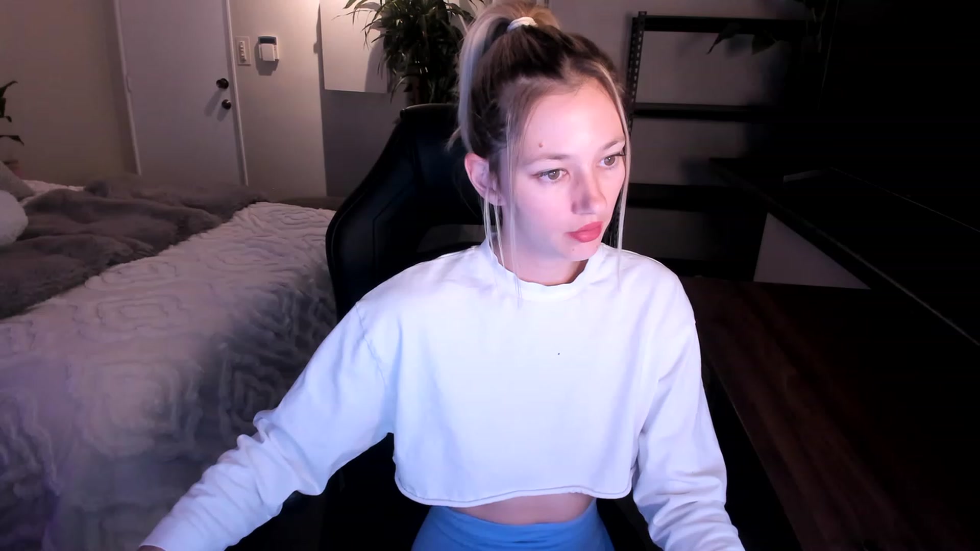 Gallery image thumbnail from Alice_NZ's myfreecams stream on, 04/23/2023, 10:14 image 15 of 20