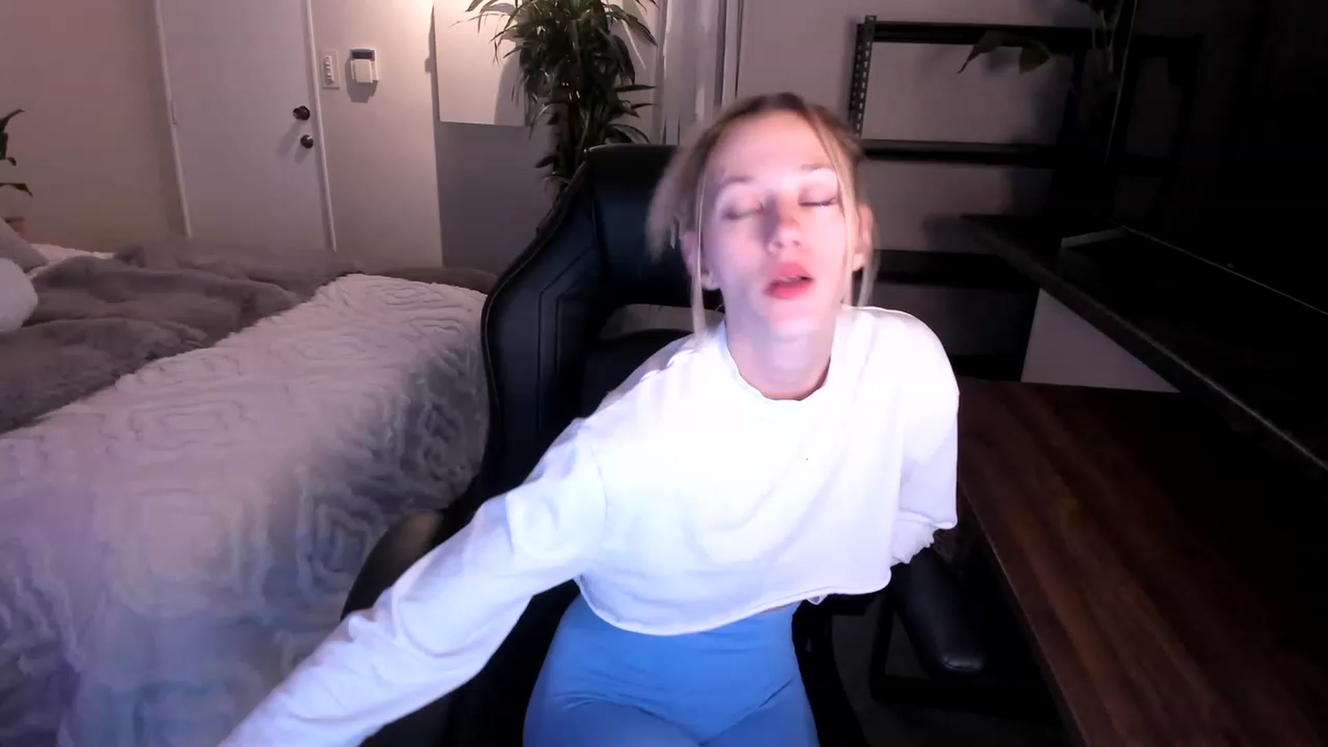 Gallery image thumbnail from Alice_NZ's myfreecams stream on, 04/23/2023, 10:14 image 5 of 20