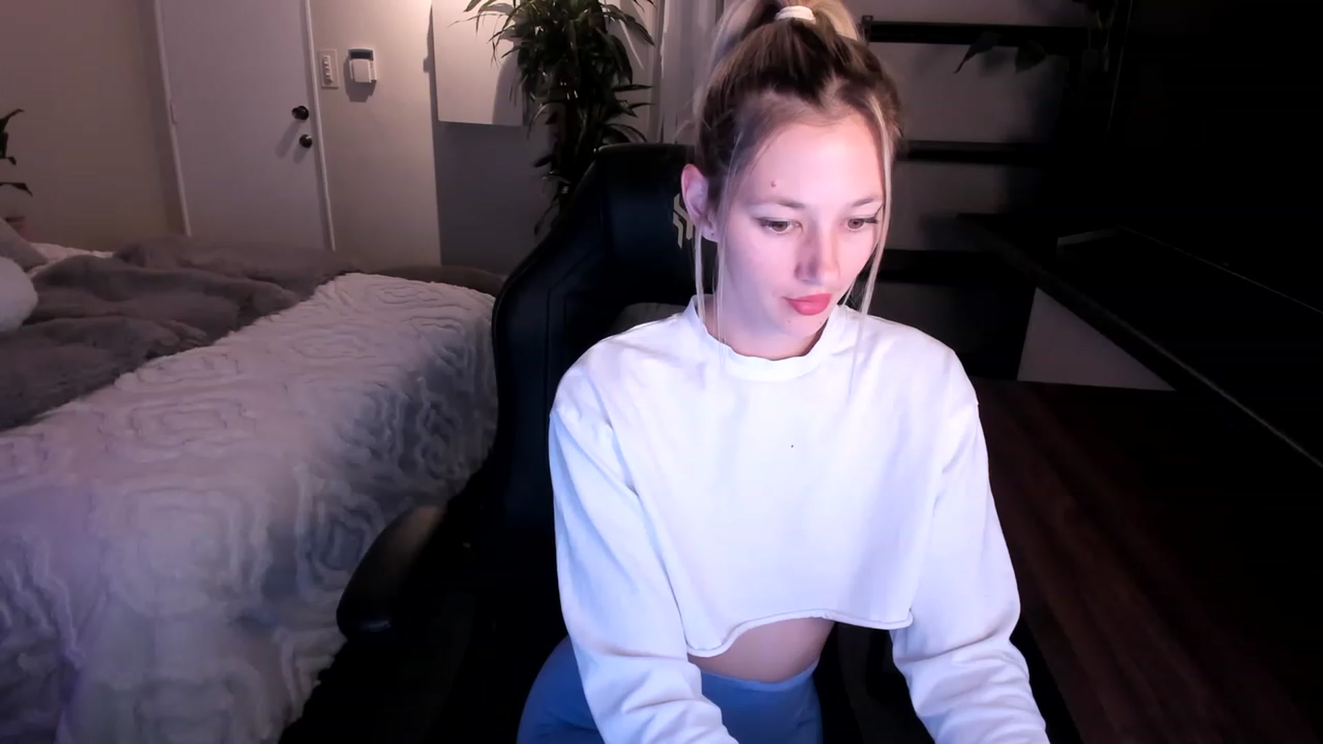 Gallery image thumbnail from Alice_NZ's myfreecams stream on, 04/23/2023, 10:14 image 6 of 20