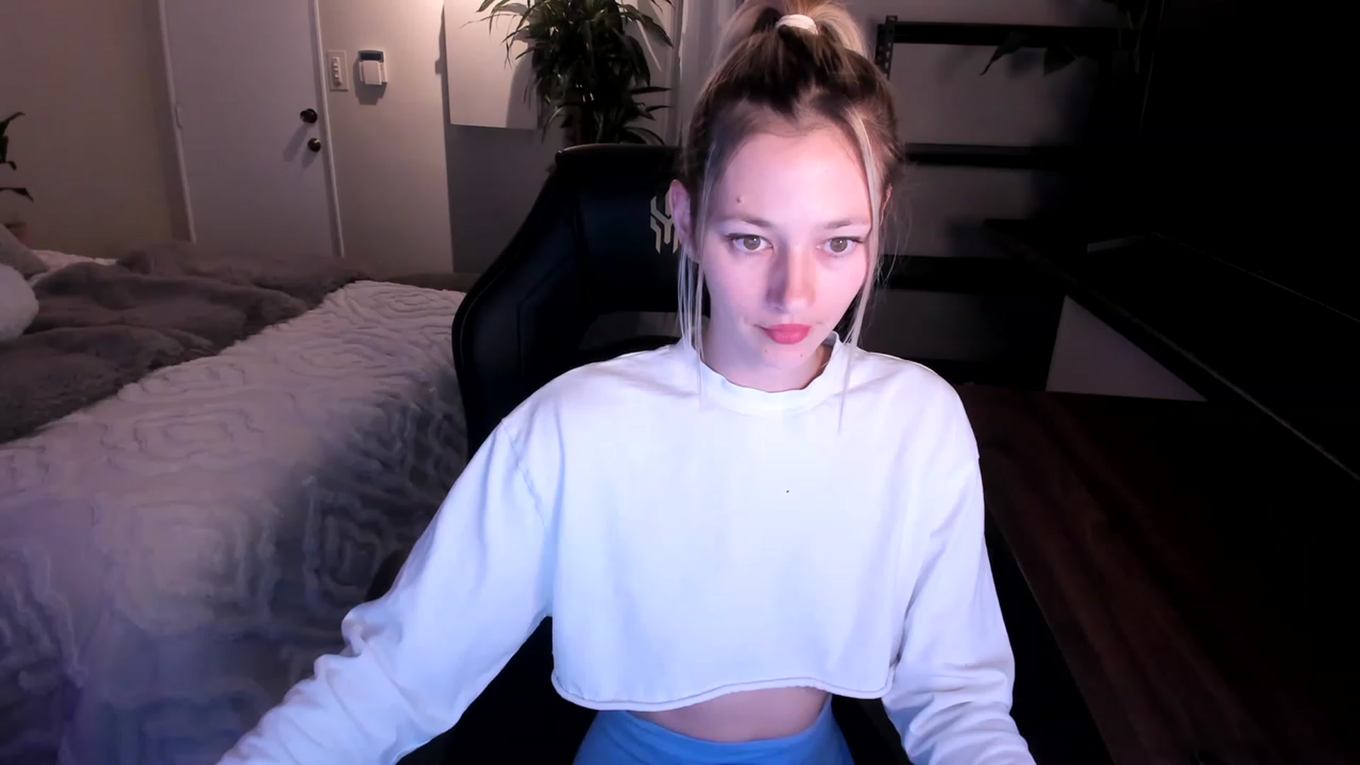 Gallery image thumbnail from Alice_NZ's myfreecams stream on, 04/23/2023, 10:14 image 16 of 20