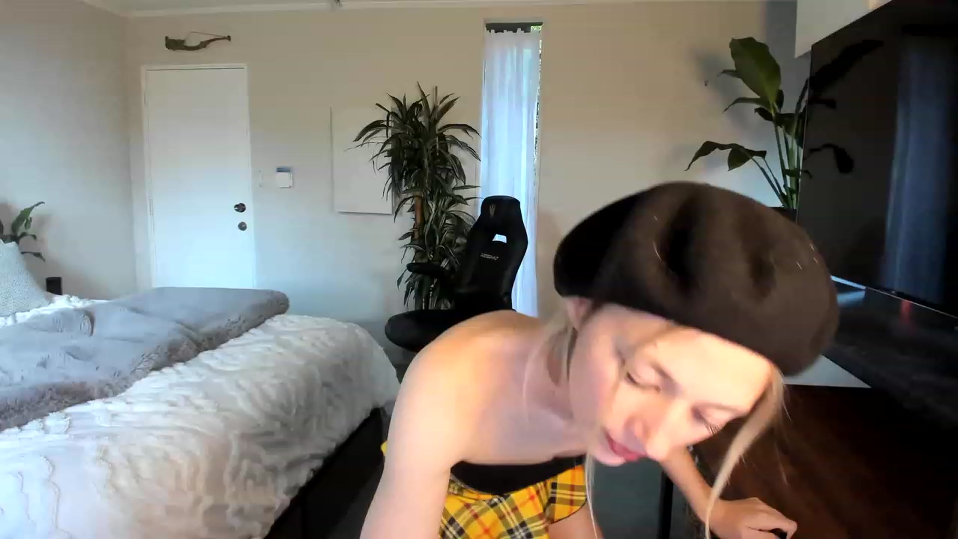 Gallery image thumbnail from Alice_NZ's myfreecams stream on, 04/25/2023, 03:18 image 18 of 20