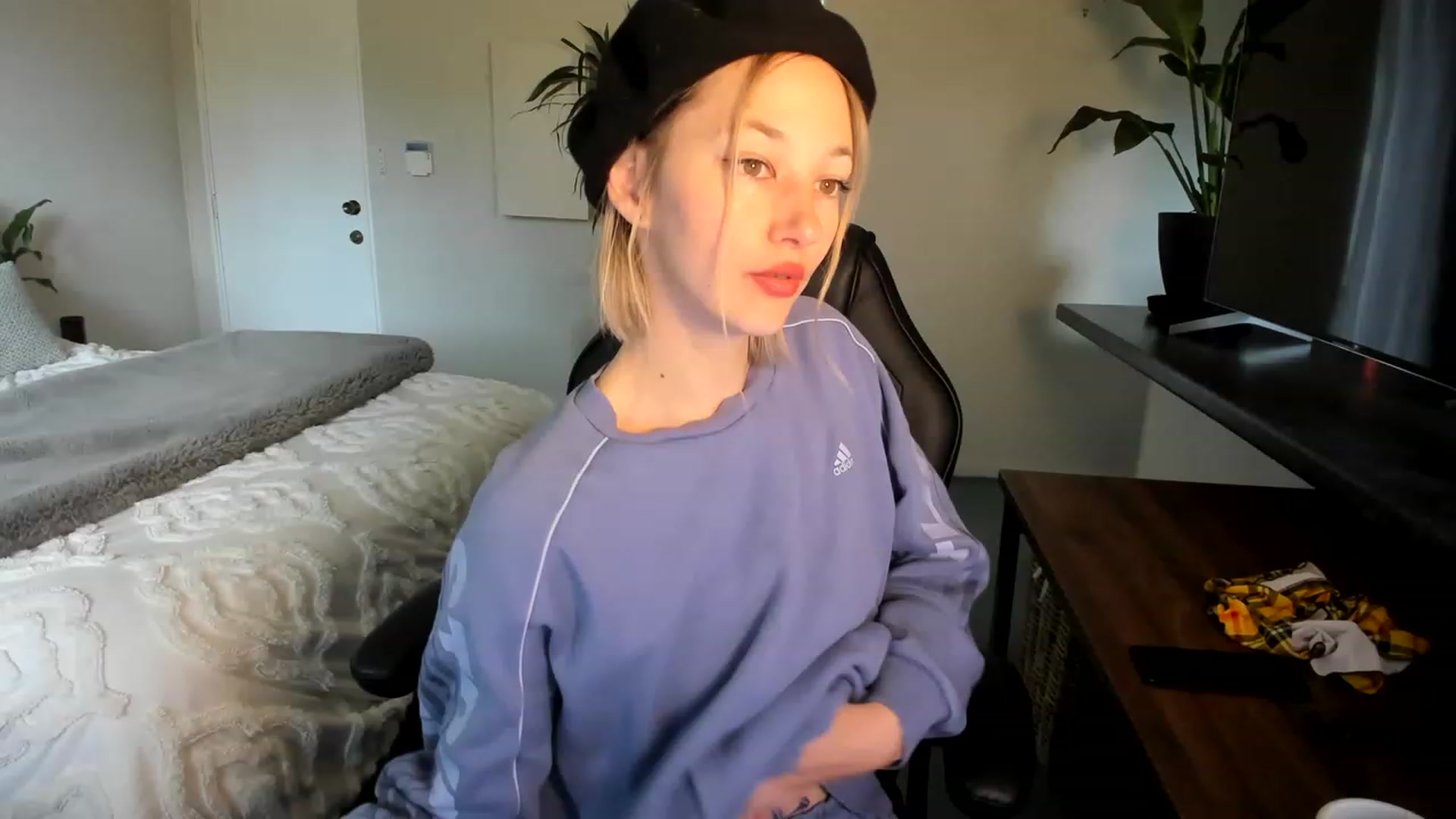 Gallery image thumbnail from Alice_NZ's myfreecams stream on, 04/25/2023, 03:18 image 2 of 20
