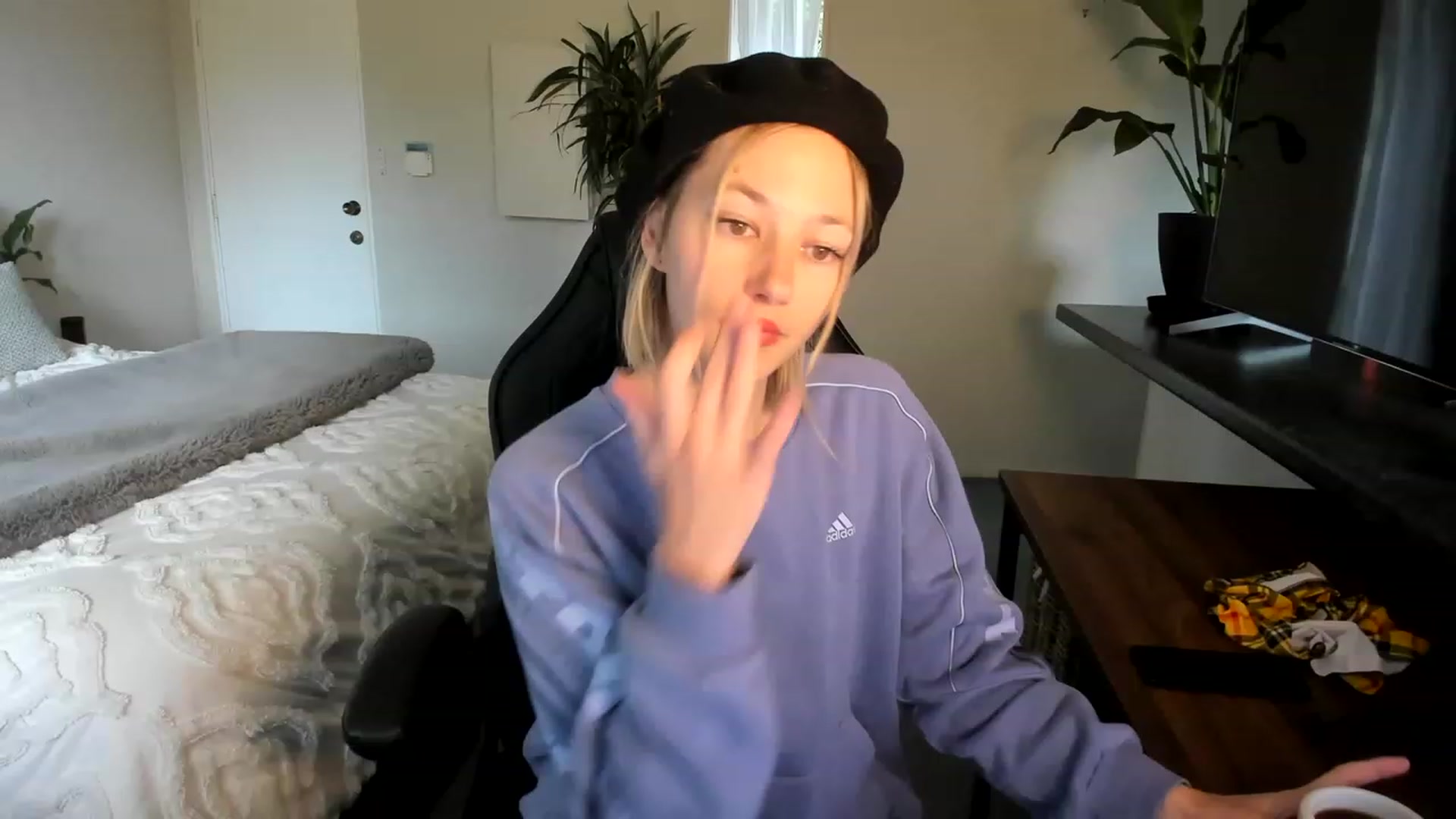 Gallery image thumbnail from Alice_NZ's myfreecams stream on, 04/25/2023, 03:18 image 1 of 20