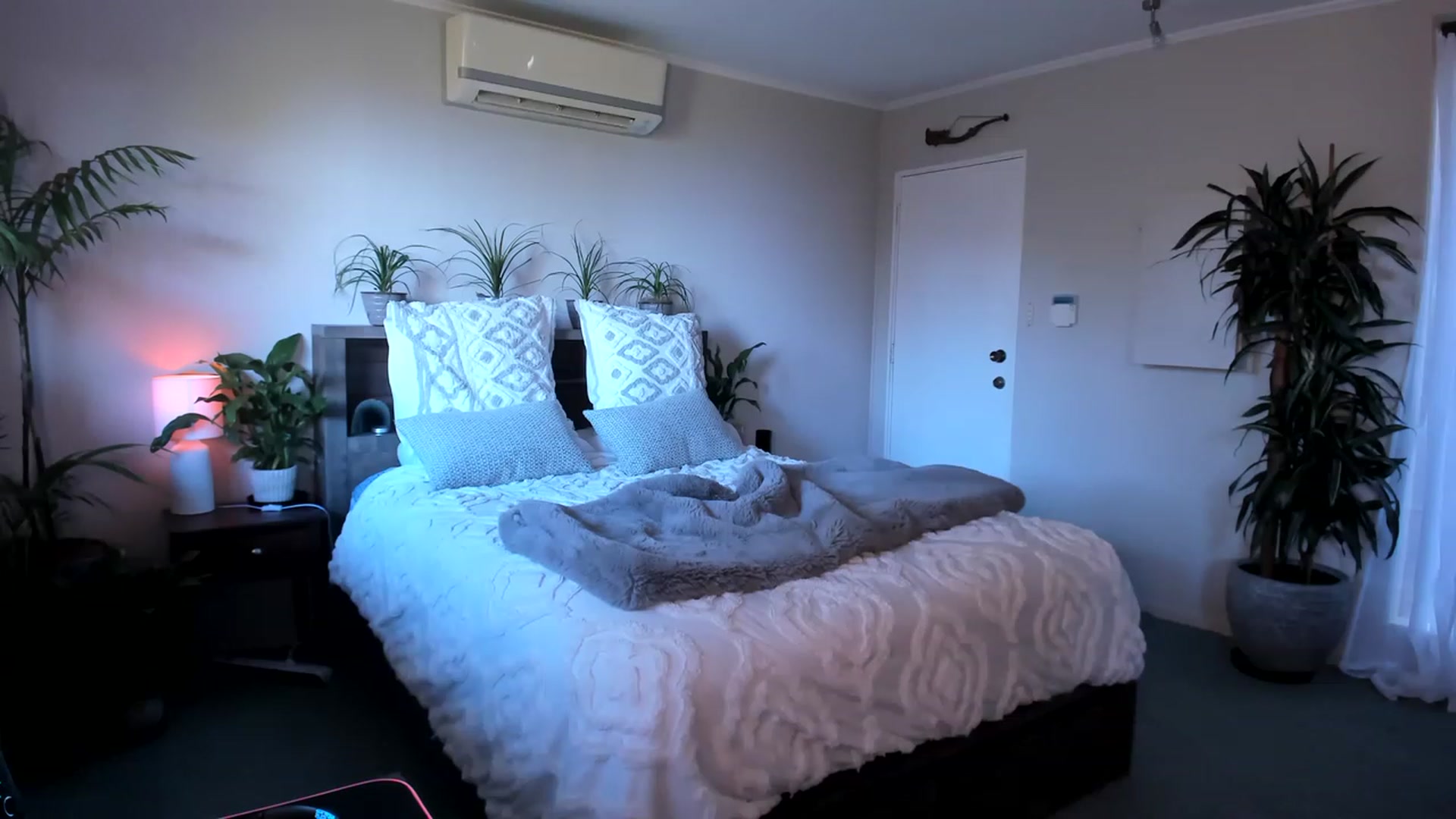 Gallery image thumbnail from Alice_NZ's myfreecams stream on, 04/27/2023, 02:38 image 17 of 20