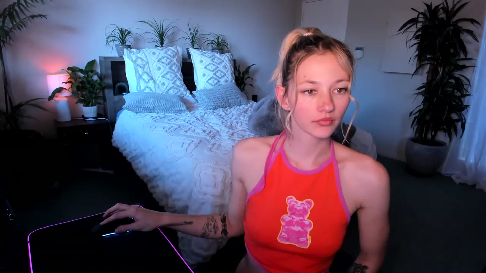 Gallery image thumbnail from Alice_NZ's myfreecams stream on, 04/27/2023, 04:14 image 18 of 20