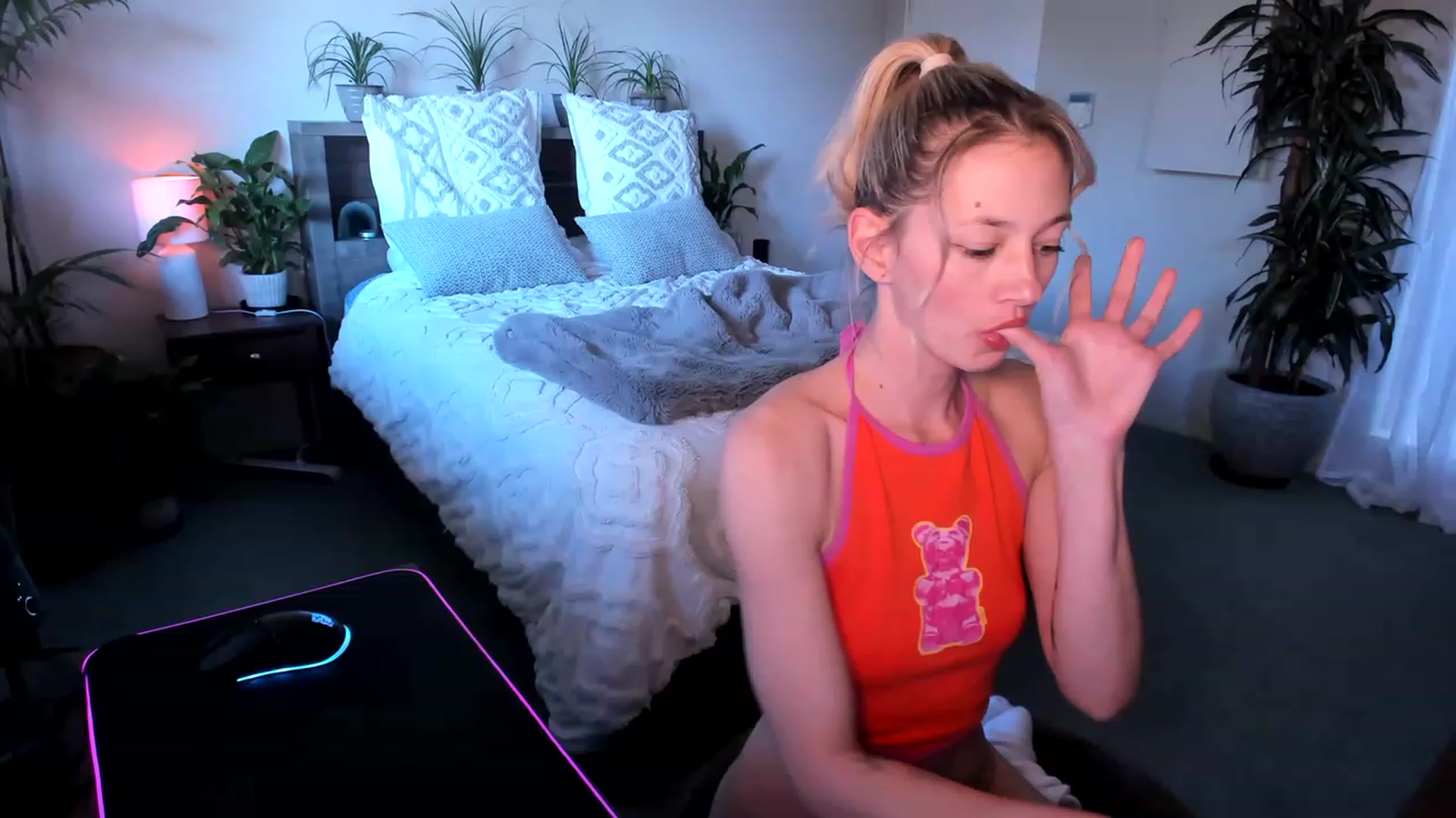Gallery image thumbnail from Alice_NZ's myfreecams stream on, 04/27/2023, 04:14 image 1 of 20