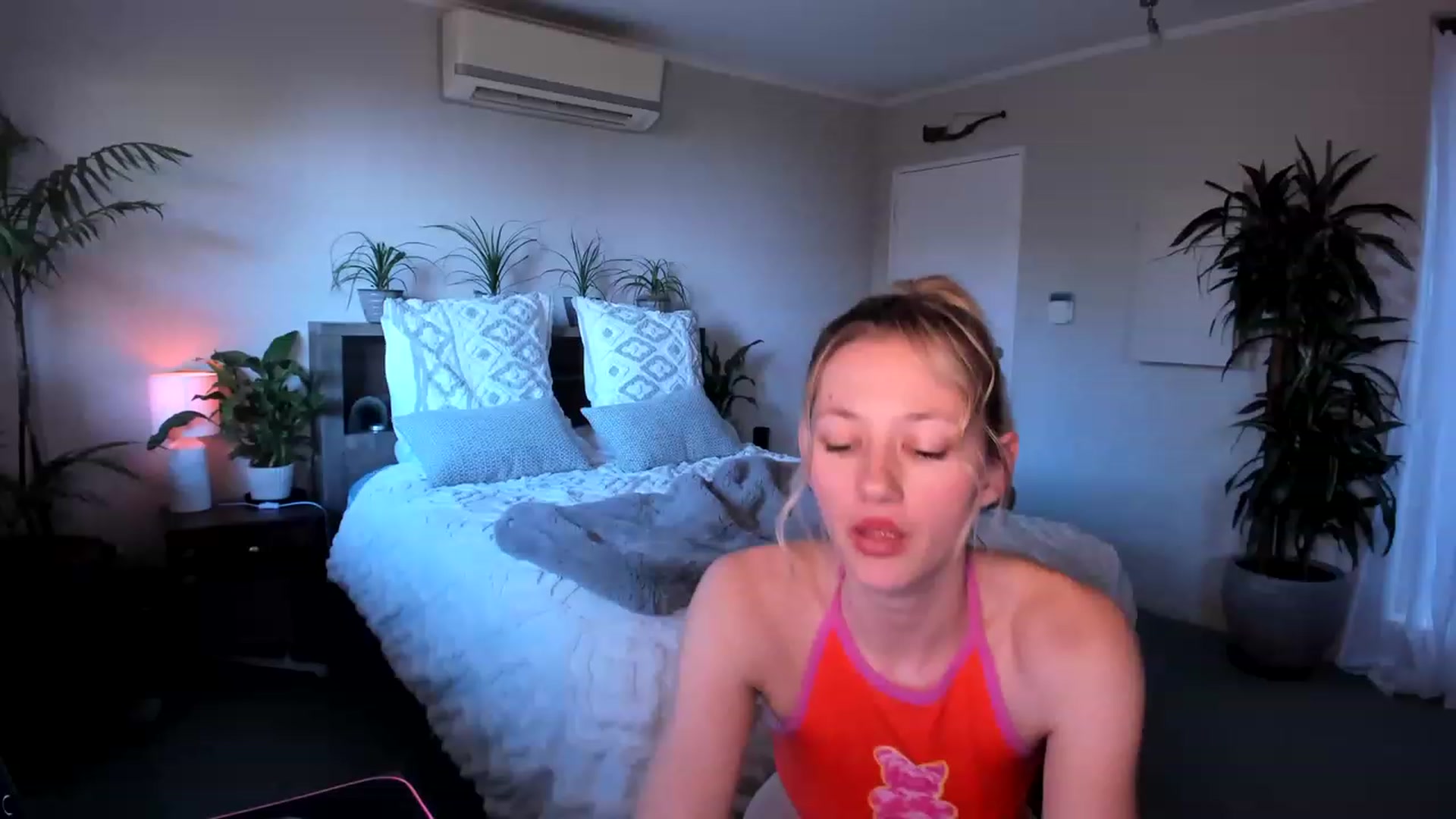 Gallery image thumbnail from Alice_NZ's myfreecams stream on, 04/27/2023, 04:14 image 8 of 20