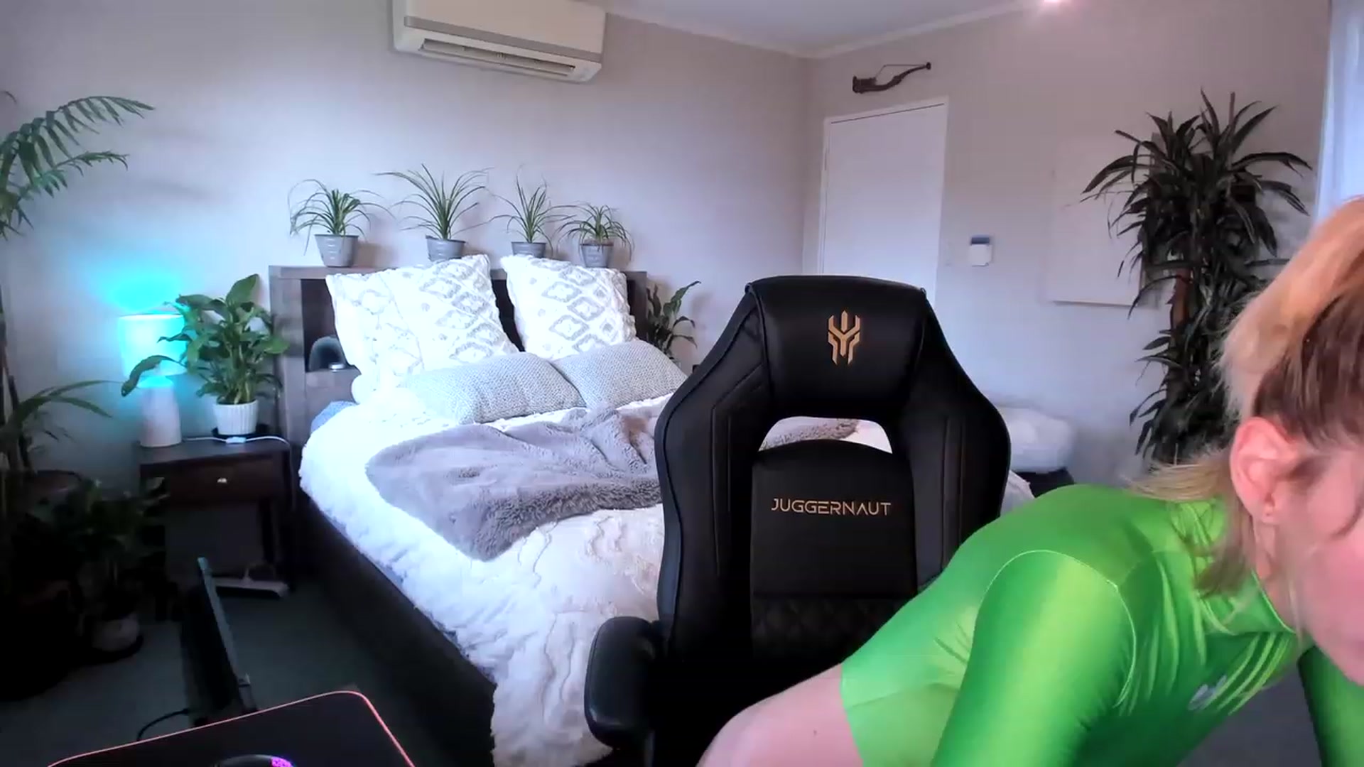 Gallery image thumbnail from Alice_NZ's myfreecams stream on, 04/28/2023, 03:28 image 14 of 20