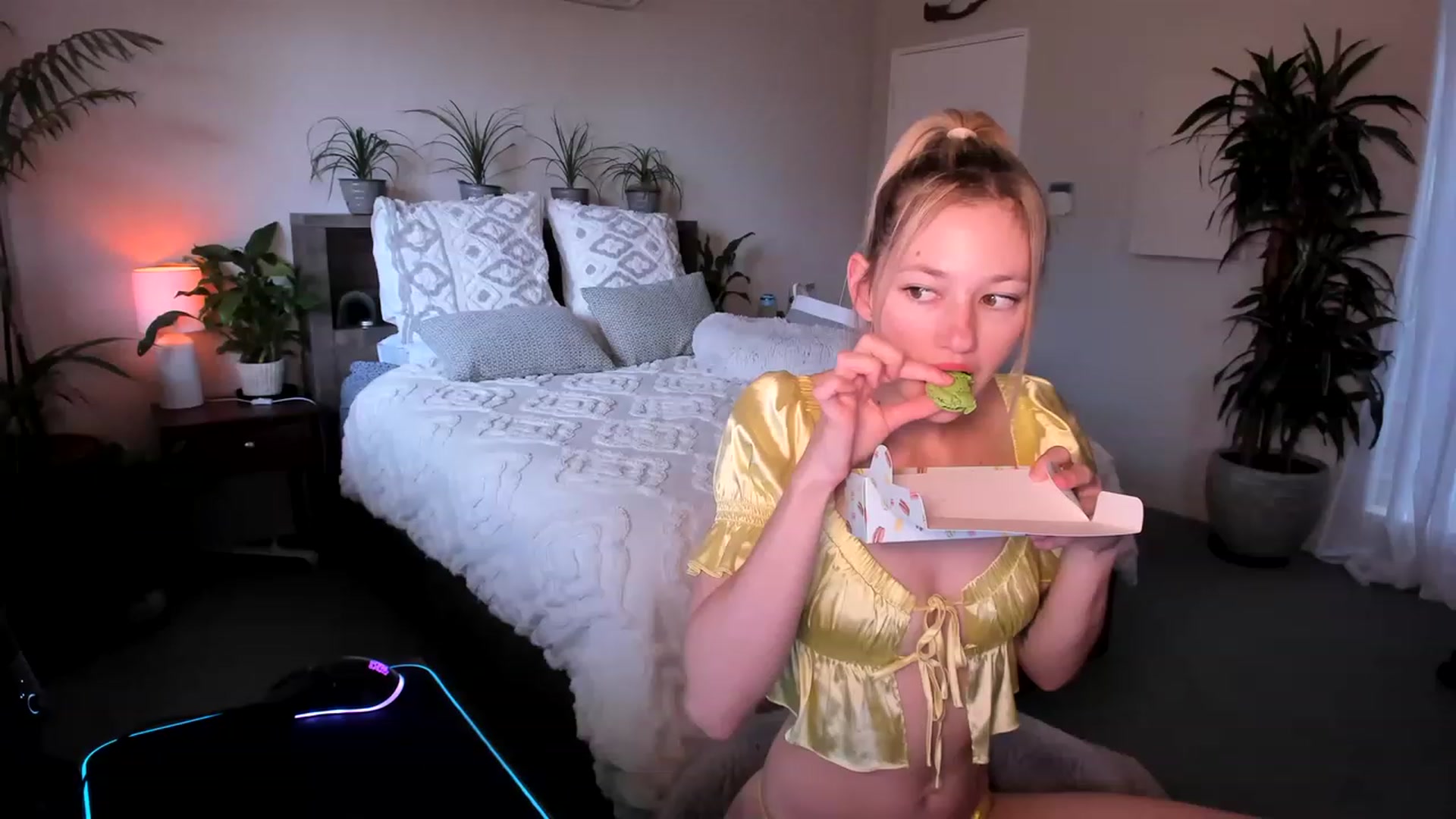 Gallery image thumbnail from Alice_NZ's myfreecams stream on, 04/30/2023, 03:05 image 16 of 20