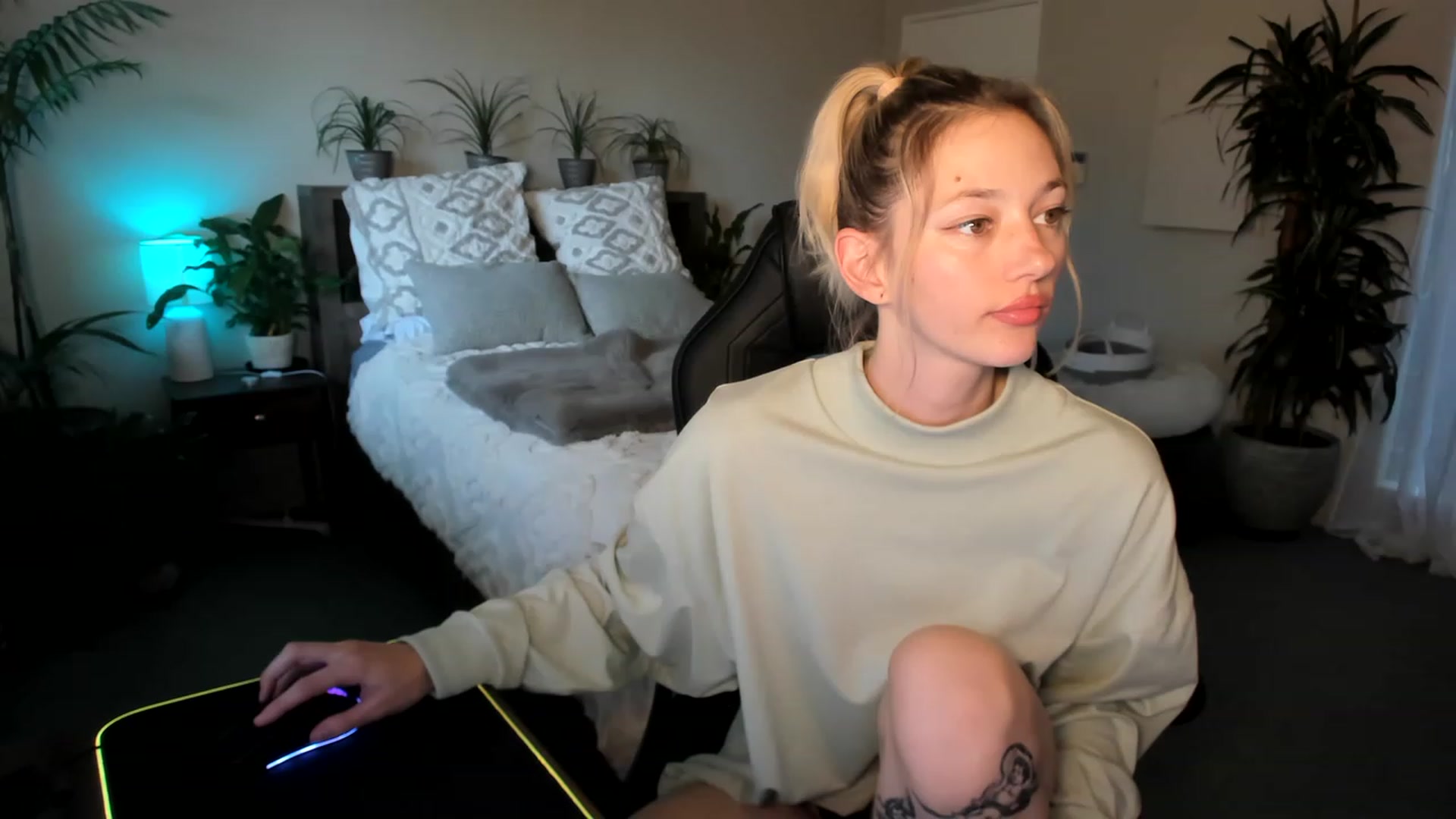 Gallery image thumbnail from Alice_NZ's myfreecams stream on, 05/02/2023, 05:24 image 7 of 20