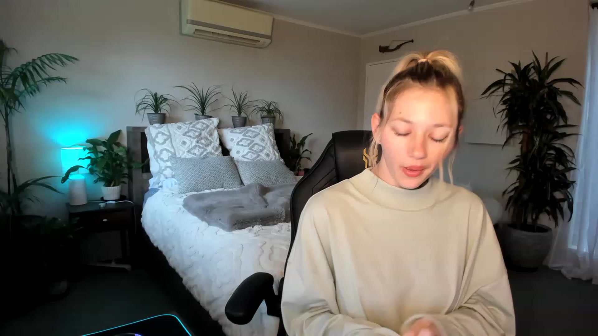 Gallery image thumbnail from Alice_NZ's myfreecams stream on, 05/02/2023, 05:24 image 2 of 20