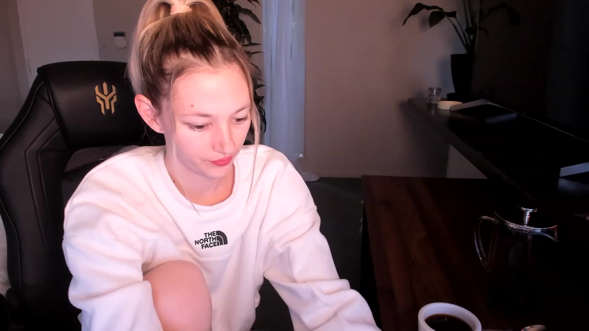 Gallery image thumbnail from Alice_NZ's myfreecams stream on, 05/04/2023, 04:38 image 4 of 20