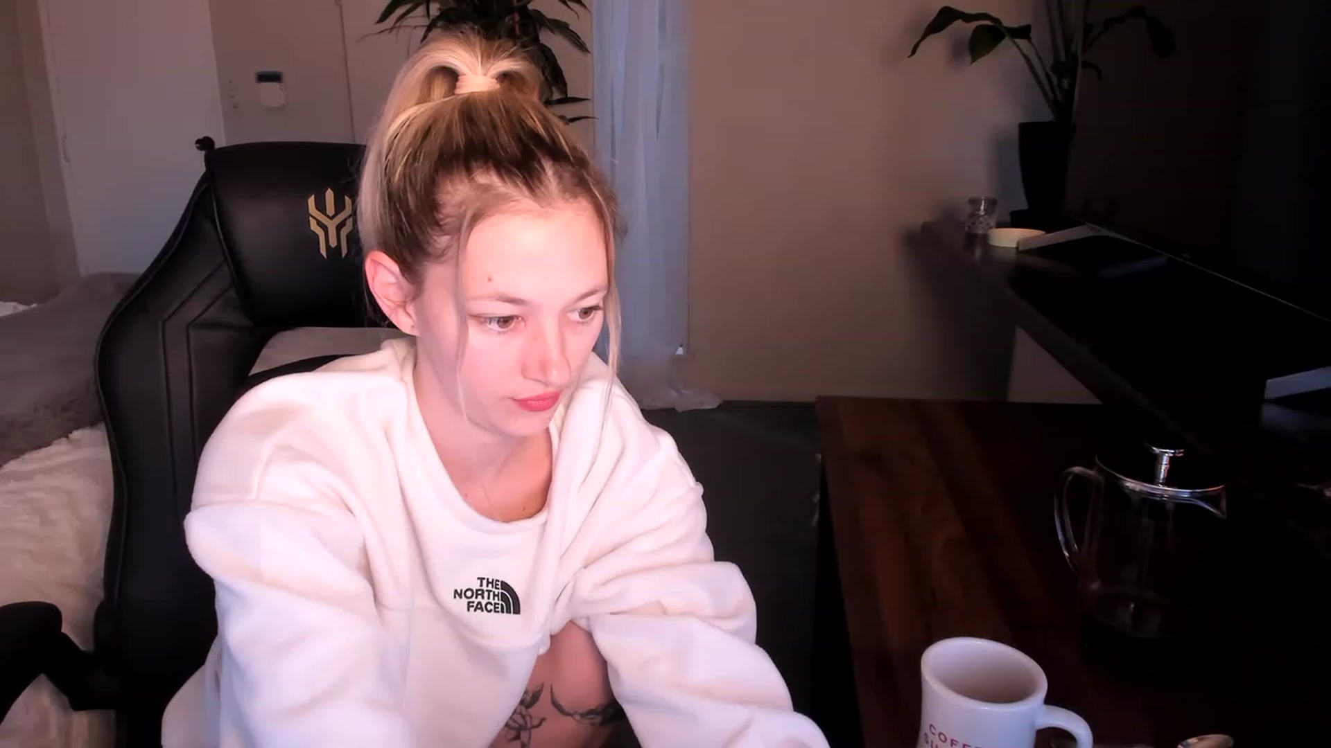 Gallery image thumbnail from Alice_NZ's myfreecams stream on, 05/04/2023, 04:38 image 19 of 20