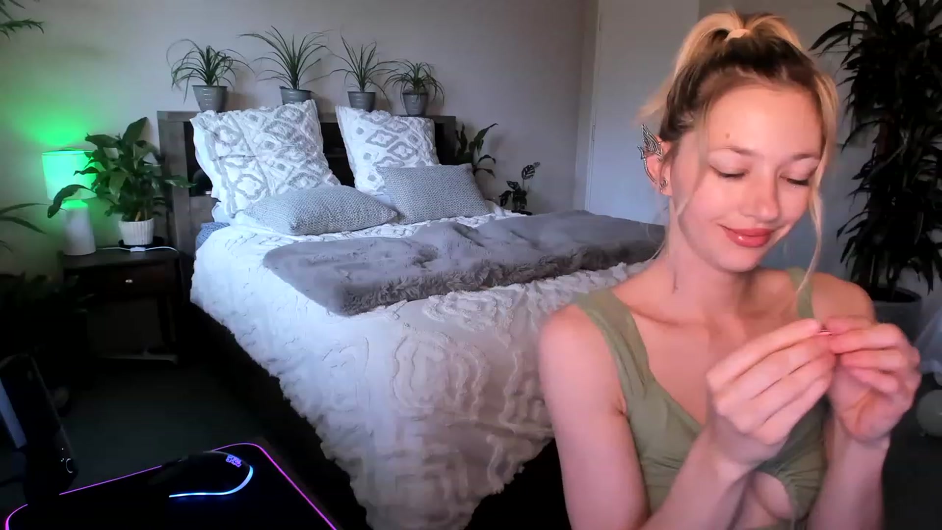 Gallery image thumbnail from Alice_NZ's myfreecams stream on, 05/05/2023, 03:54 image 10 of 20