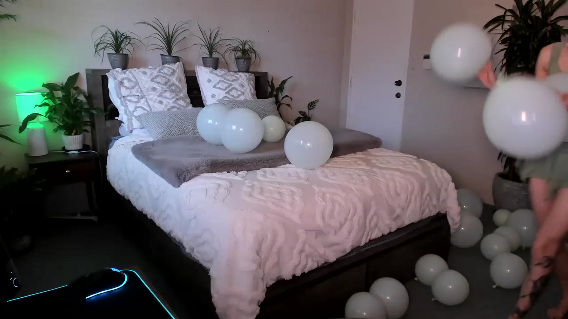 Gallery image thumbnail from Alice_NZ's myfreecams stream on, 05/05/2023, 03:54 image 1 of 20