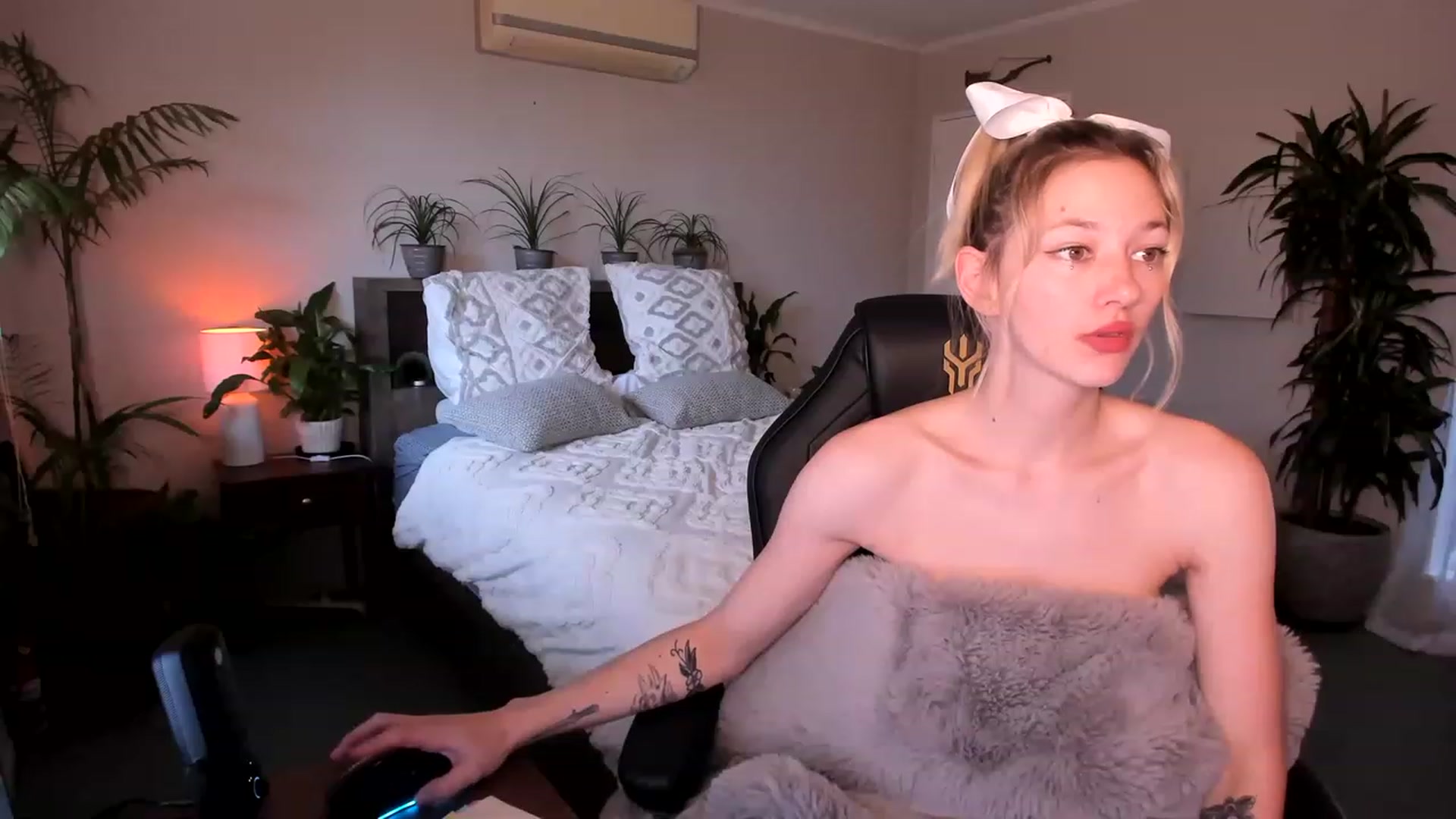 Gallery image thumbnail from Alice_NZ's myfreecams stream on, 05/09/2023, 03:52 image 10 of 20