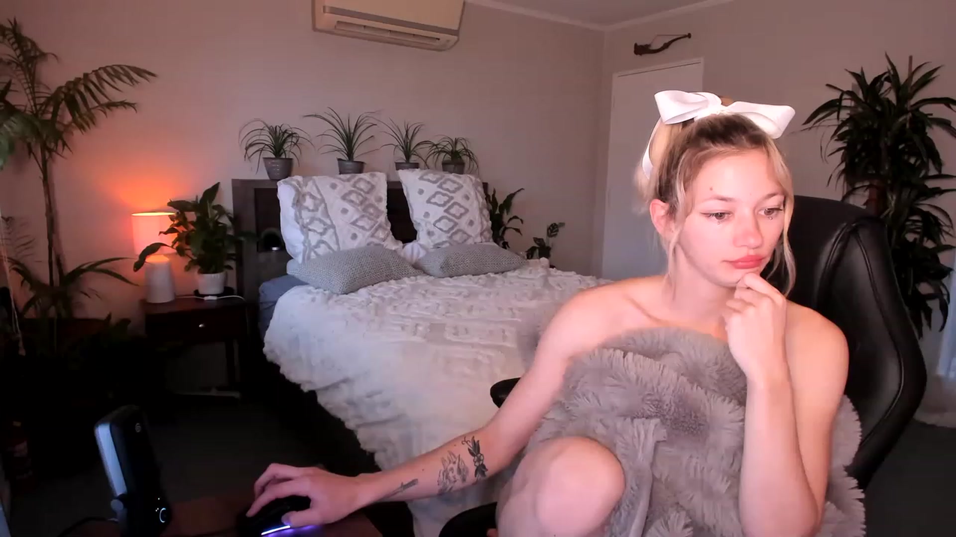 Gallery image thumbnail from Alice_NZ's myfreecams stream on, 05/09/2023, 03:52 image 16 of 20
