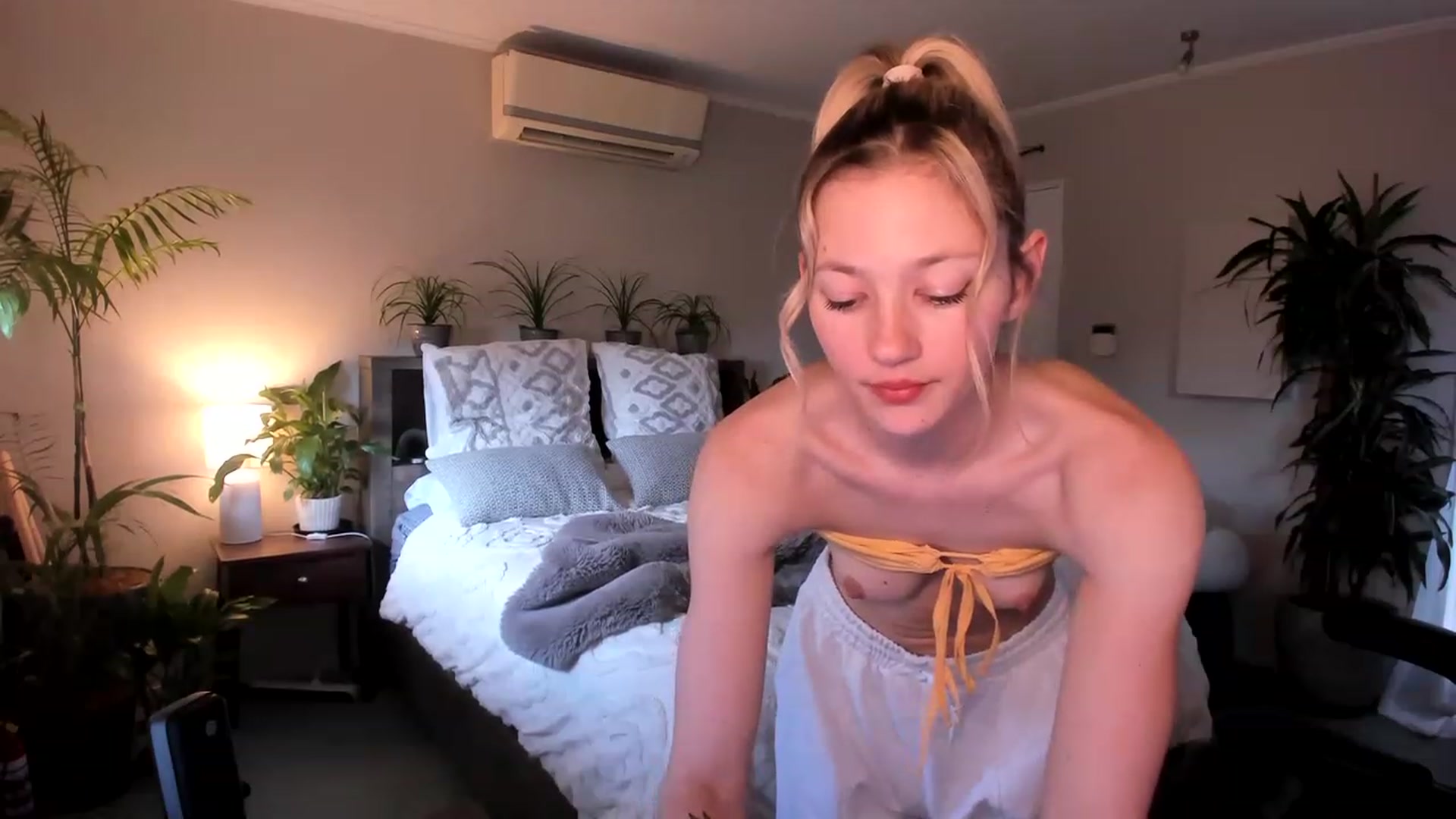 Gallery image thumbnail from Alice_NZ's myfreecams stream on, 05/11/2023, 03:51 image 11 of 20