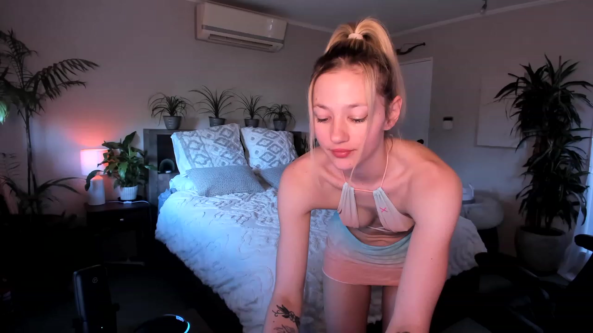 Gallery image thumbnail from Alice_NZ's myfreecams stream on, 05/12/2023, 01:52 image 16 of 20