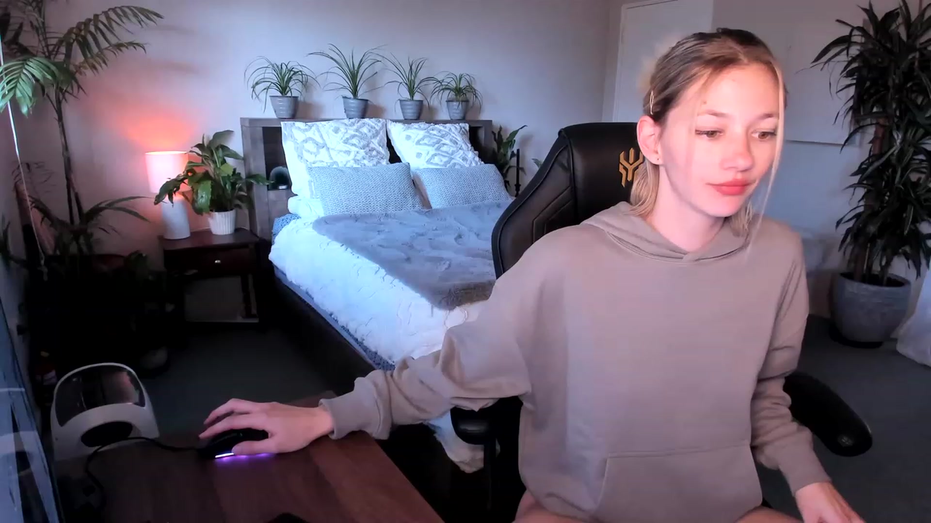 Gallery image thumbnail from Alice_NZ's myfreecams stream on, 05/23/2023, 04:44 image 11 of 20