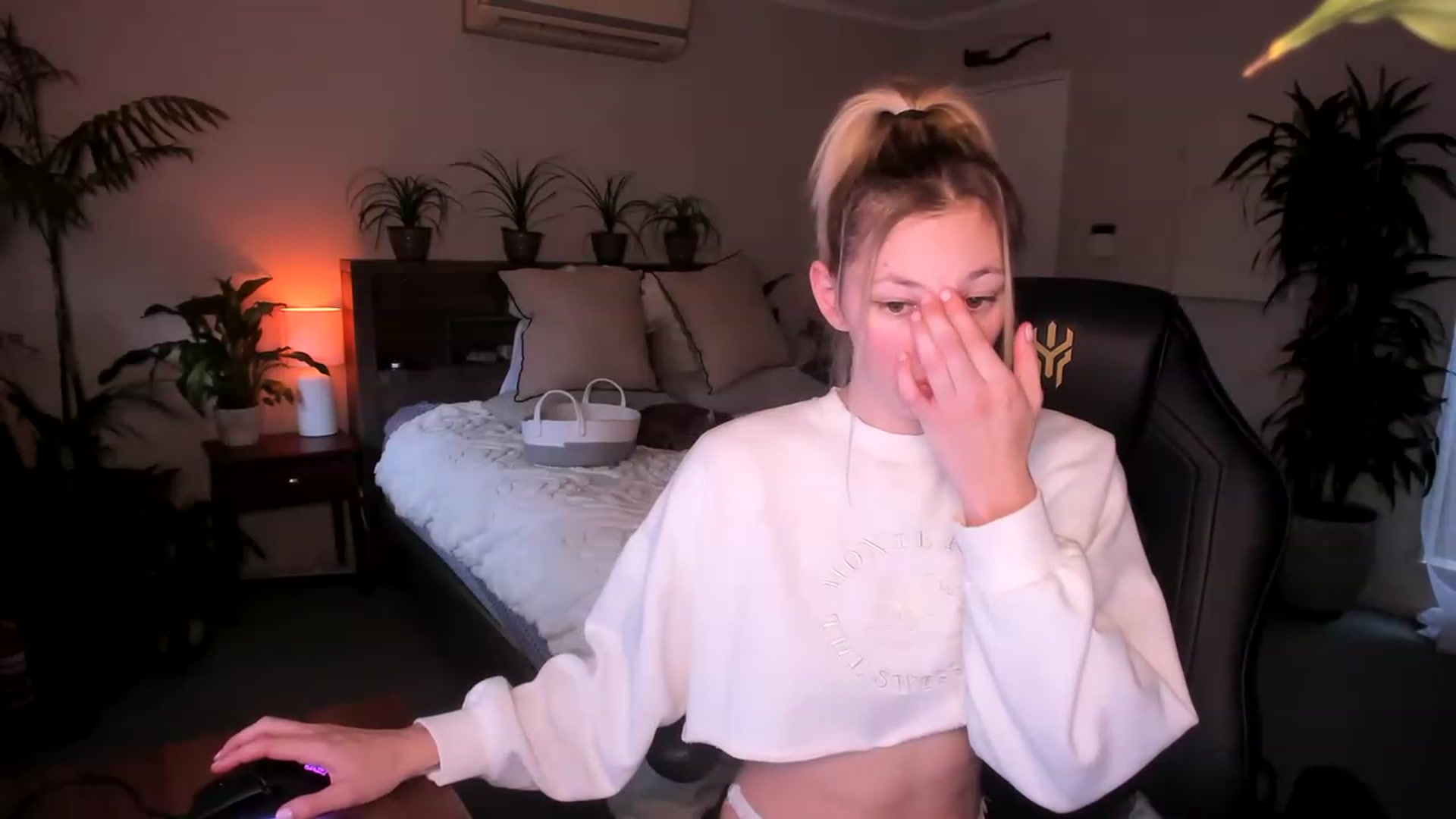 Gallery image thumbnail from Alice_NZ's myfreecams stream on, 06/05/2023, 02:48 image 14 of 20