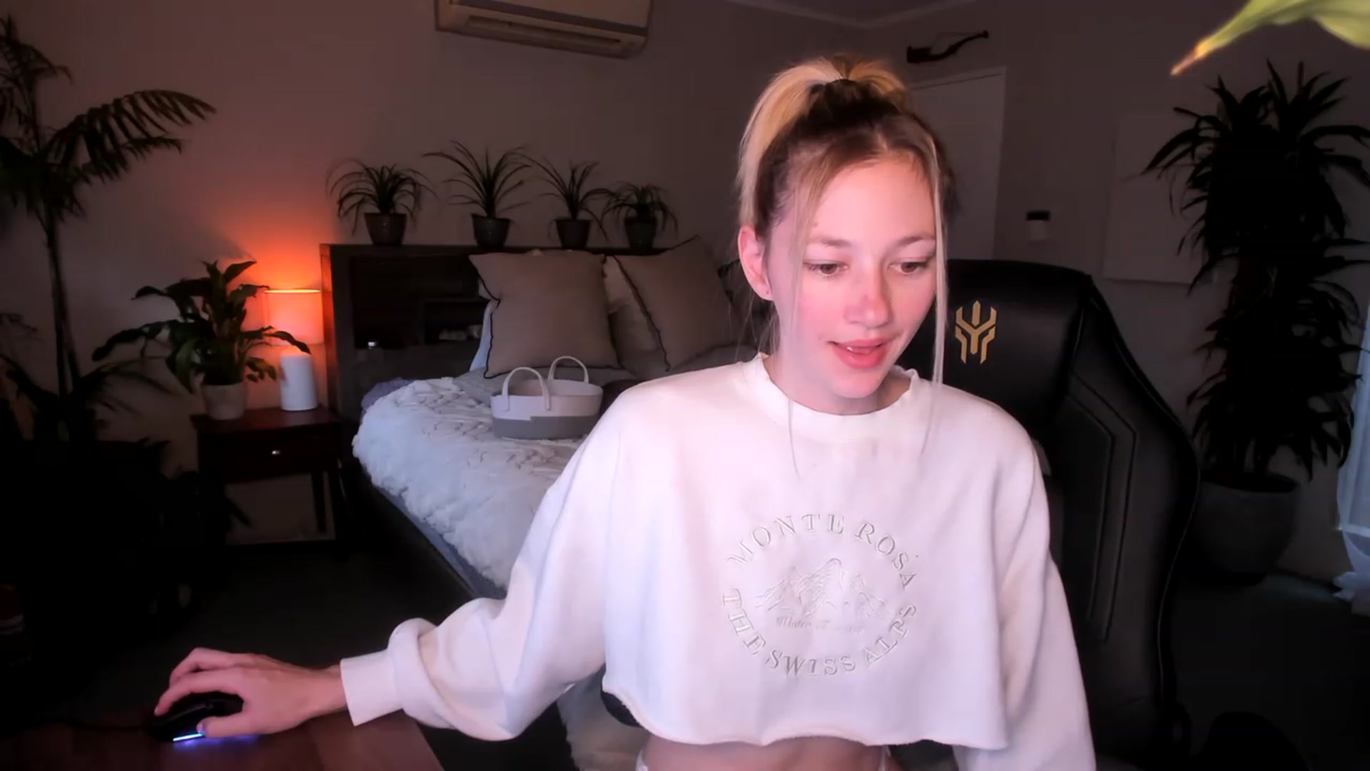 Gallery image thumbnail from Alice_NZ's myfreecams stream on, 06/05/2023, 02:48 image 11 of 20