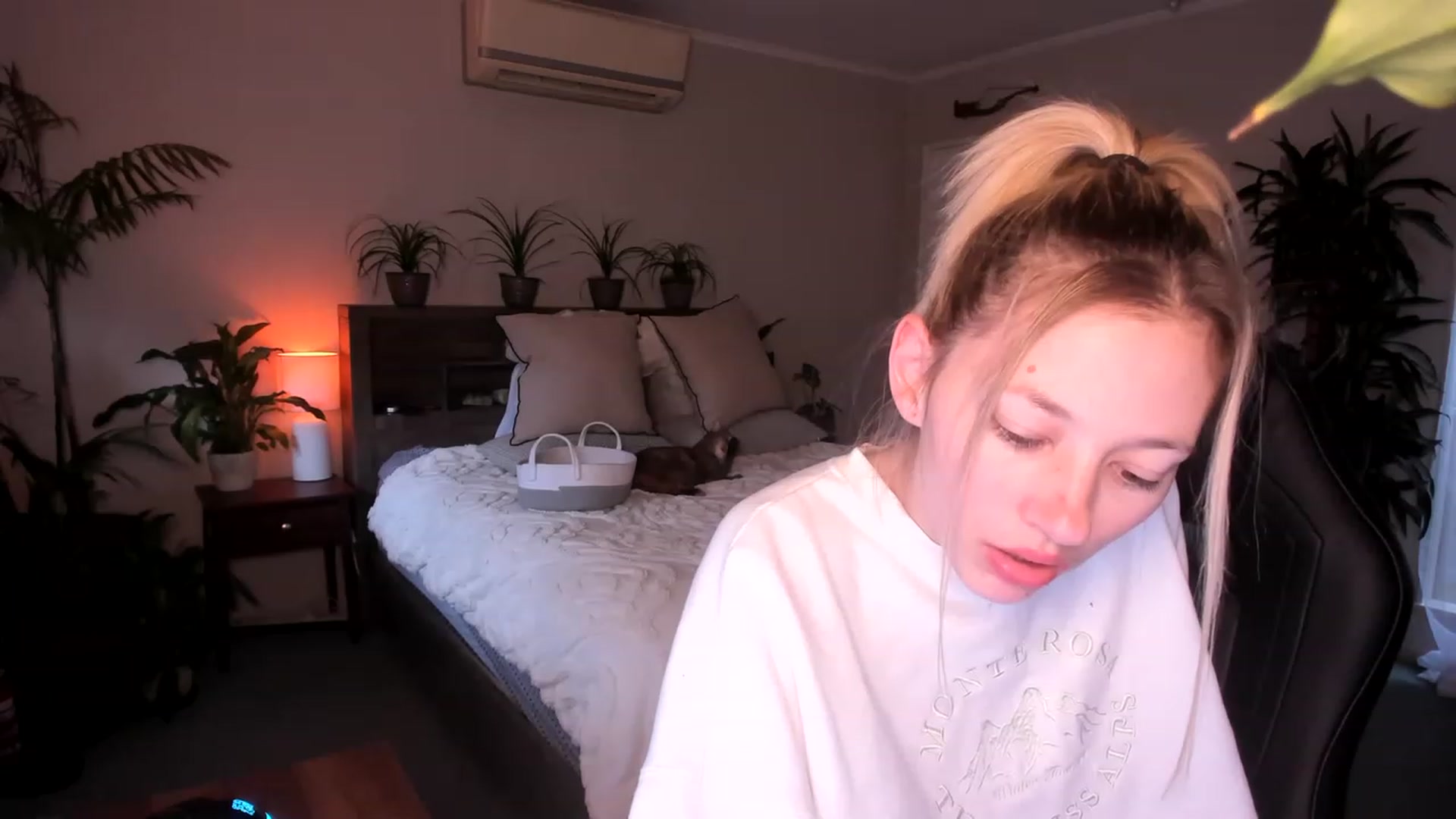 Gallery image thumbnail from Alice_NZ's myfreecams stream on, 06/05/2023, 02:48 image 2 of 20