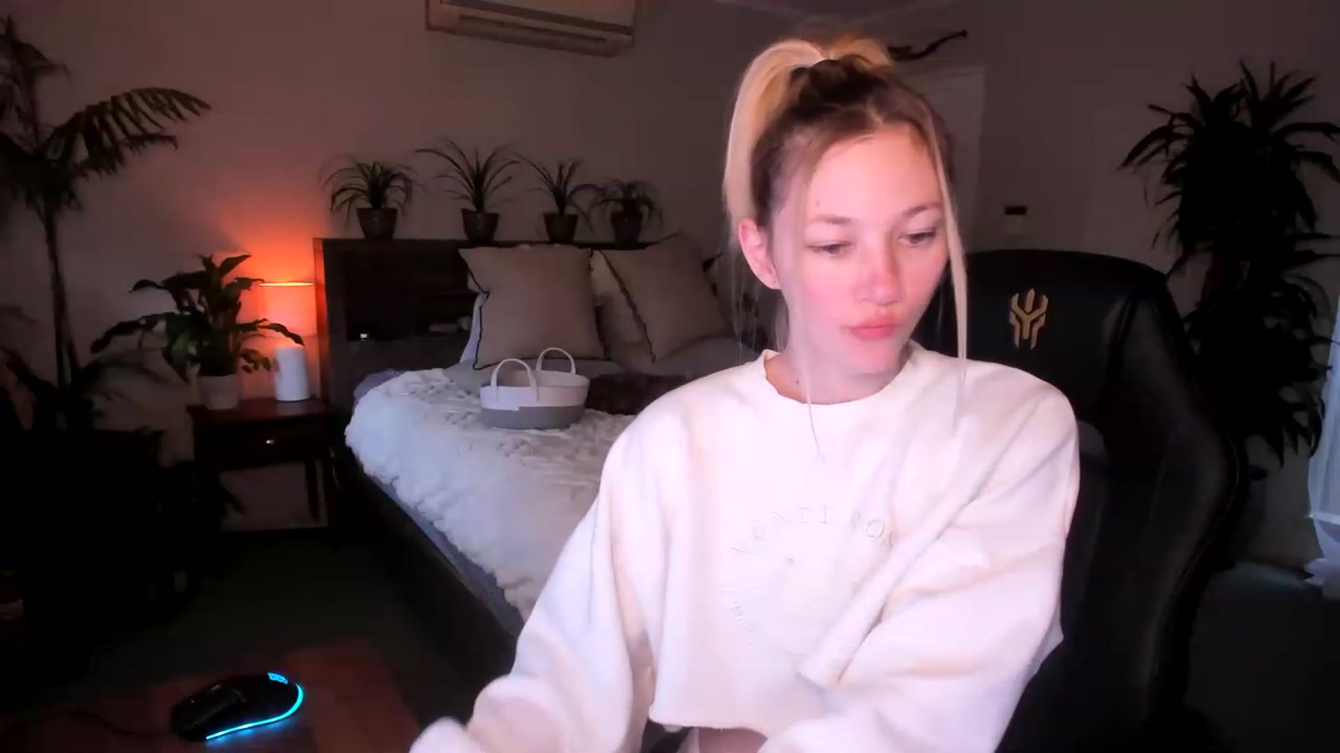 Gallery image thumbnail from Alice_NZ's myfreecams stream on, 06/05/2023, 02:48 image 15 of 20