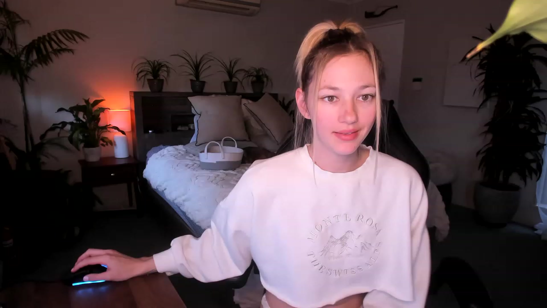 Gallery image thumbnail from Alice_NZ's myfreecams stream on, 06/05/2023, 03:52 image 14 of 20