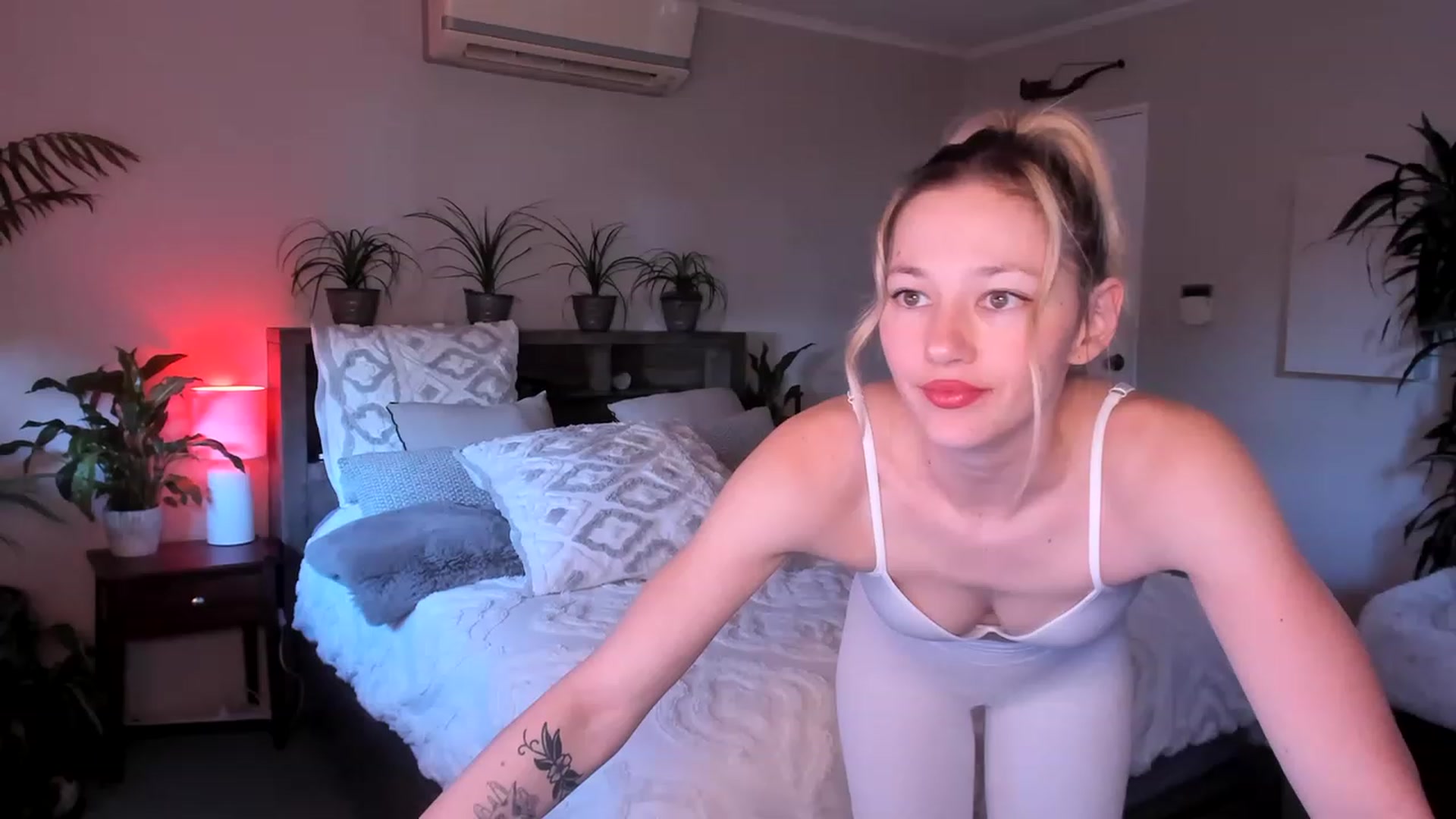 Gallery image thumbnail from Alice_NZ's myfreecams stream on, 06/08/2023, 02:17 image 15 of 20