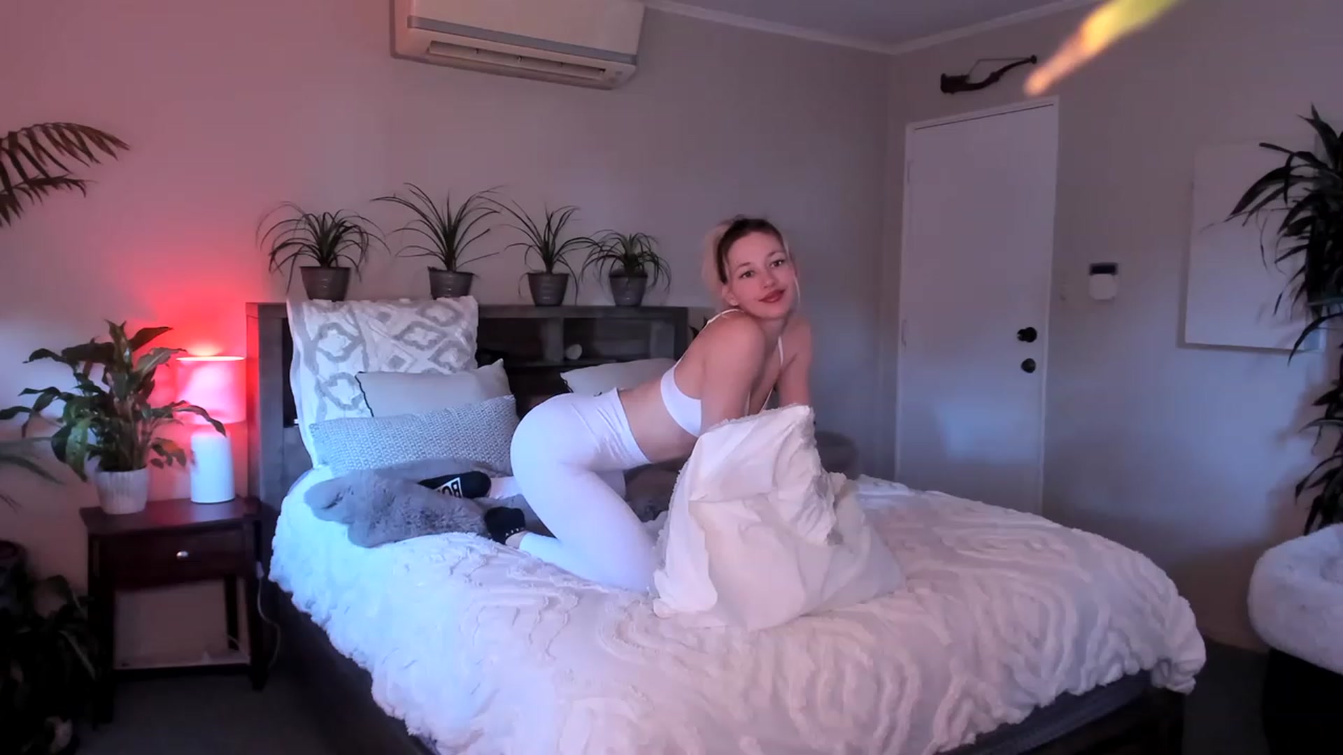 Gallery image thumbnail from Alice_NZ's myfreecams stream on, 06/08/2023, 02:17 image 11 of 20