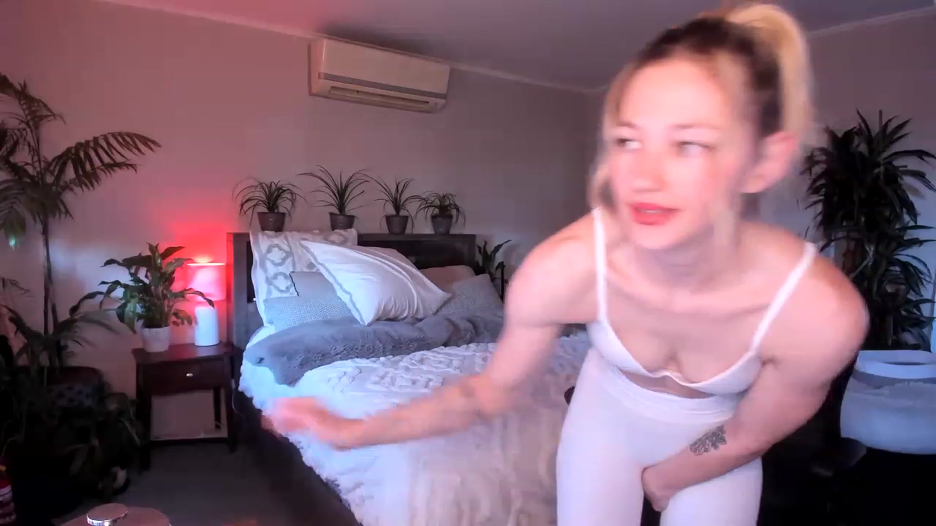 Gallery image thumbnail from Alice_NZ's myfreecams stream on, 06/08/2023, 04:35 image 11 of 20