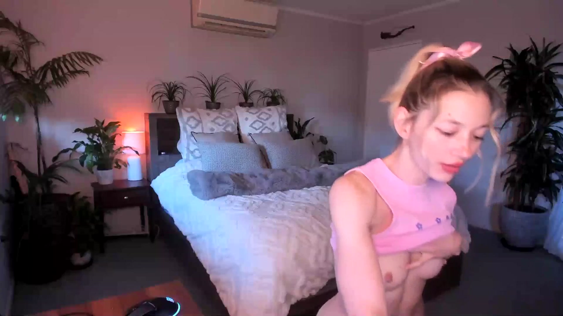 Gallery image thumbnail from Alice_NZ's myfreecams stream on, 06/10/2023, 03:45 image 4 of 20