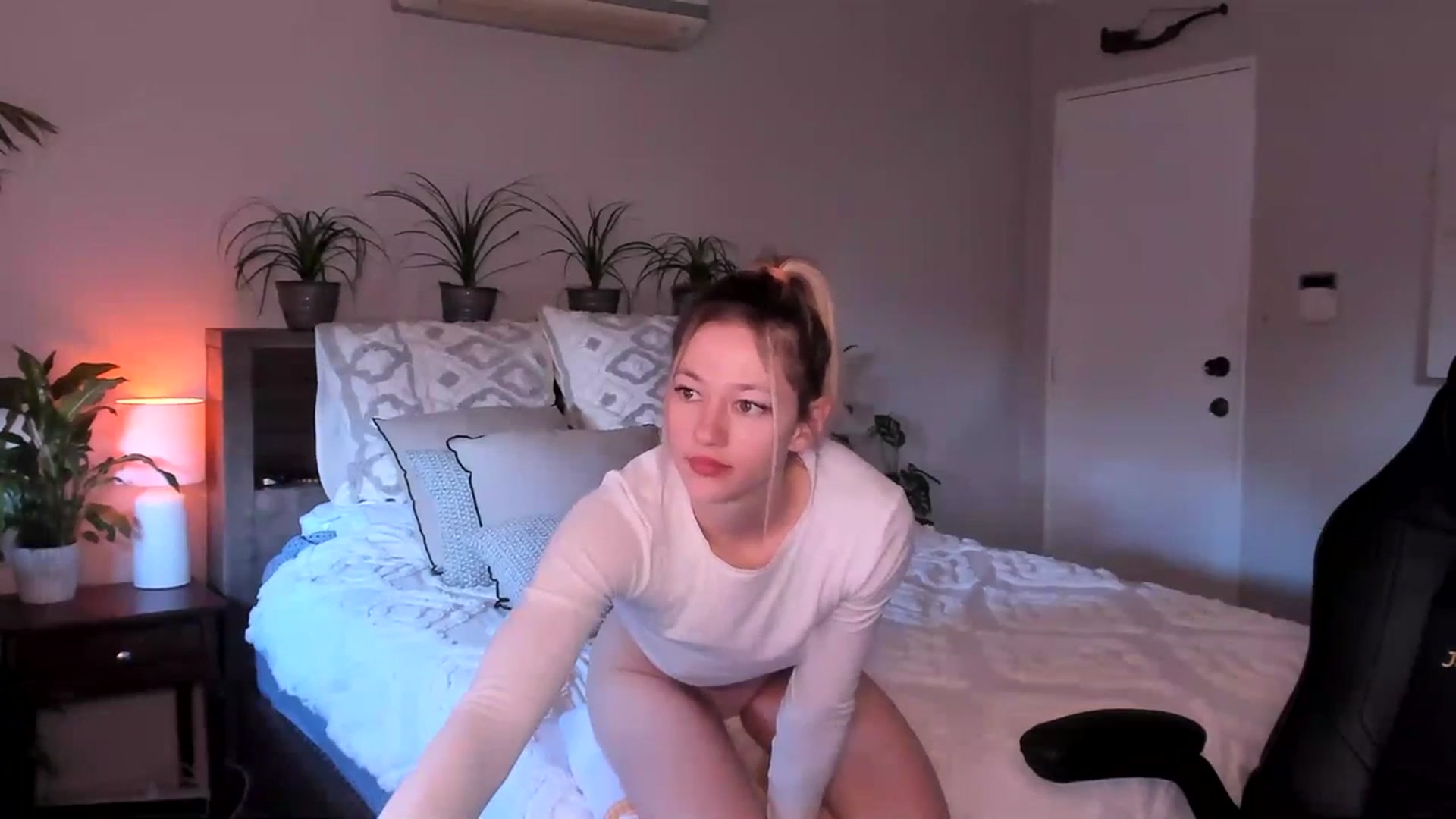 Gallery image thumbnail from Alice_NZ's myfreecams stream on, 06/12/2023, 02:14 image 11 of 20