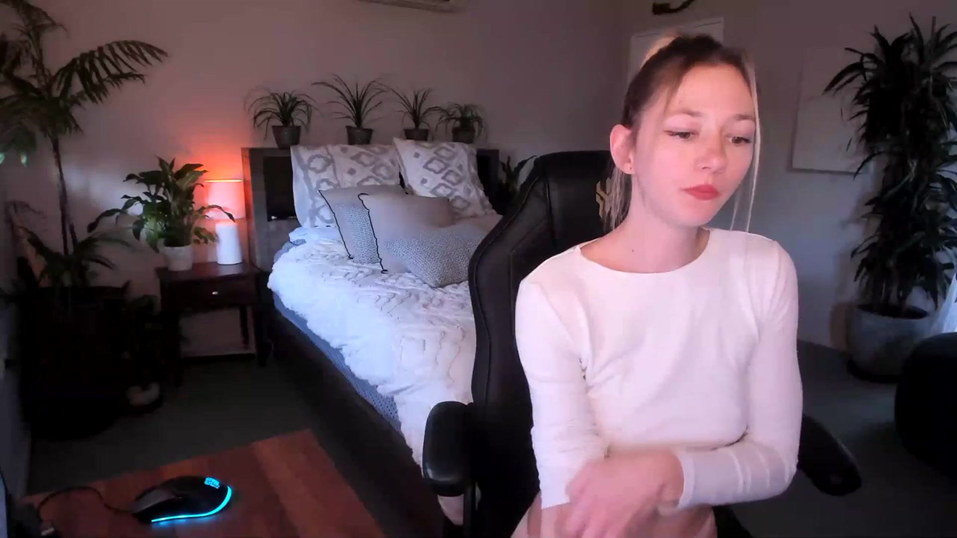 Gallery image thumbnail from Alice_NZ's myfreecams stream on, 06/12/2023, 02:35 image 11 of 20