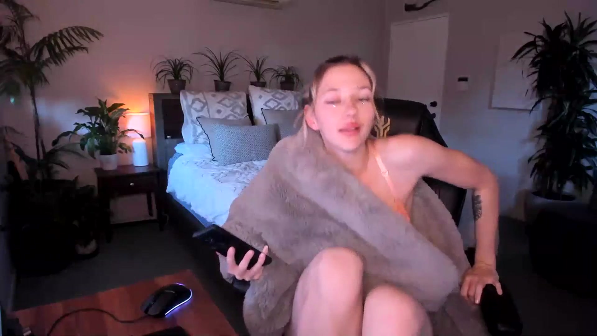 Gallery image thumbnail from Alice_NZ's myfreecams stream on, 06/13/2023, 03:21 image 9 of 20