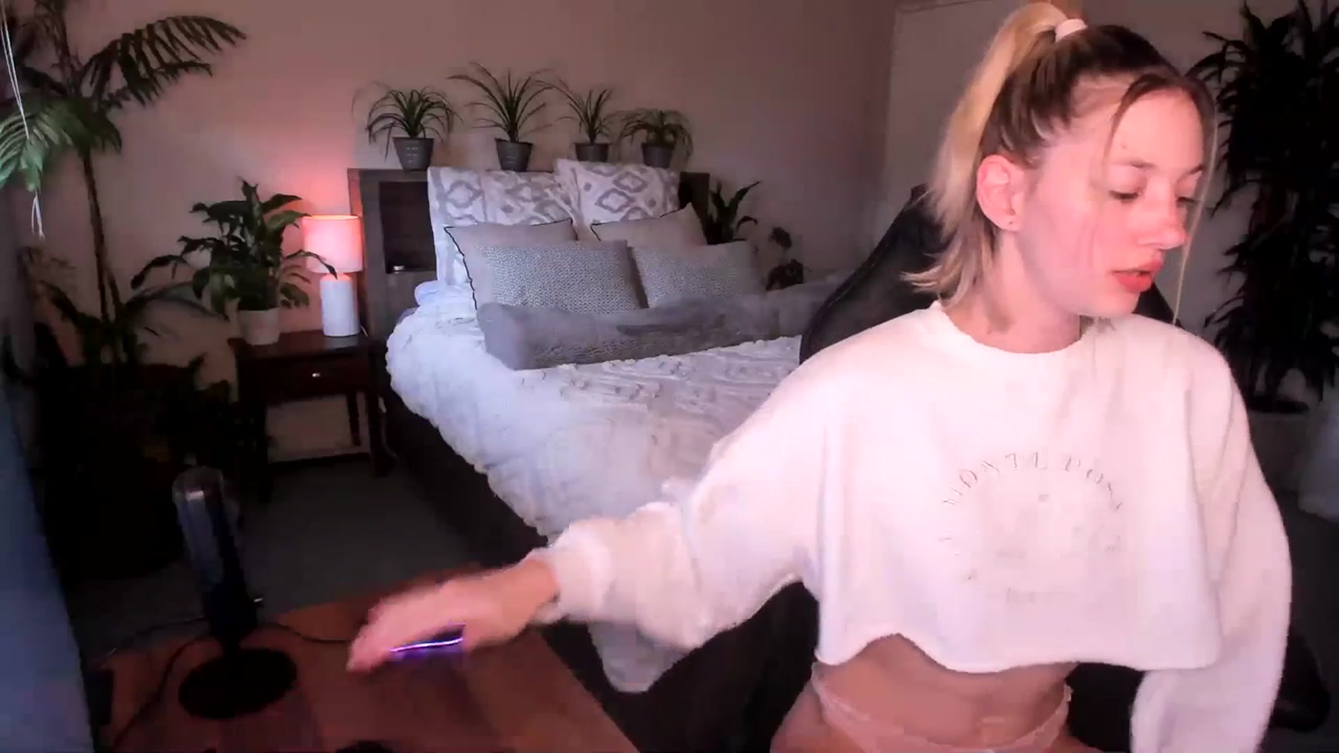 Gallery image thumbnail from Alice_NZ's myfreecams stream on, 06/18/2023, 04:02 image 20 of 20