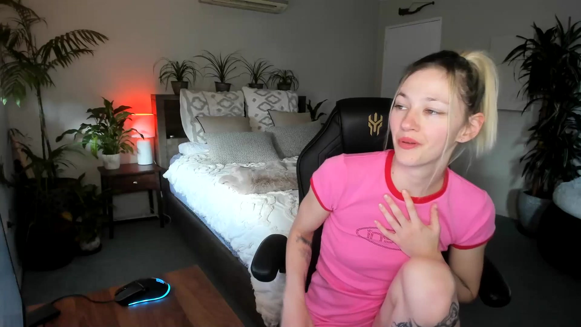 Gallery image thumbnail from Alice_NZ's myfreecams stream on, 06/27/2023, 03:03 image 15 of 20