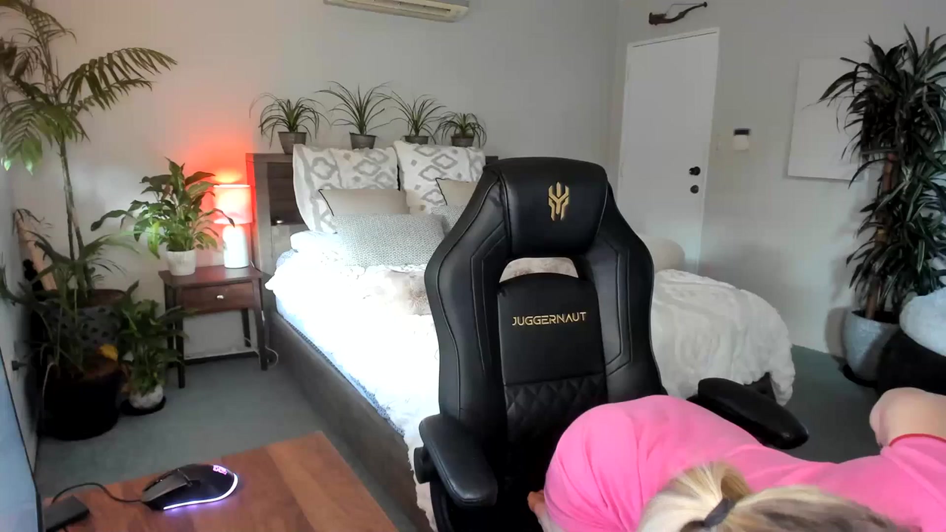 Gallery image thumbnail from Alice_NZ's myfreecams stream on, 06/27/2023, 03:03 image 16 of 20