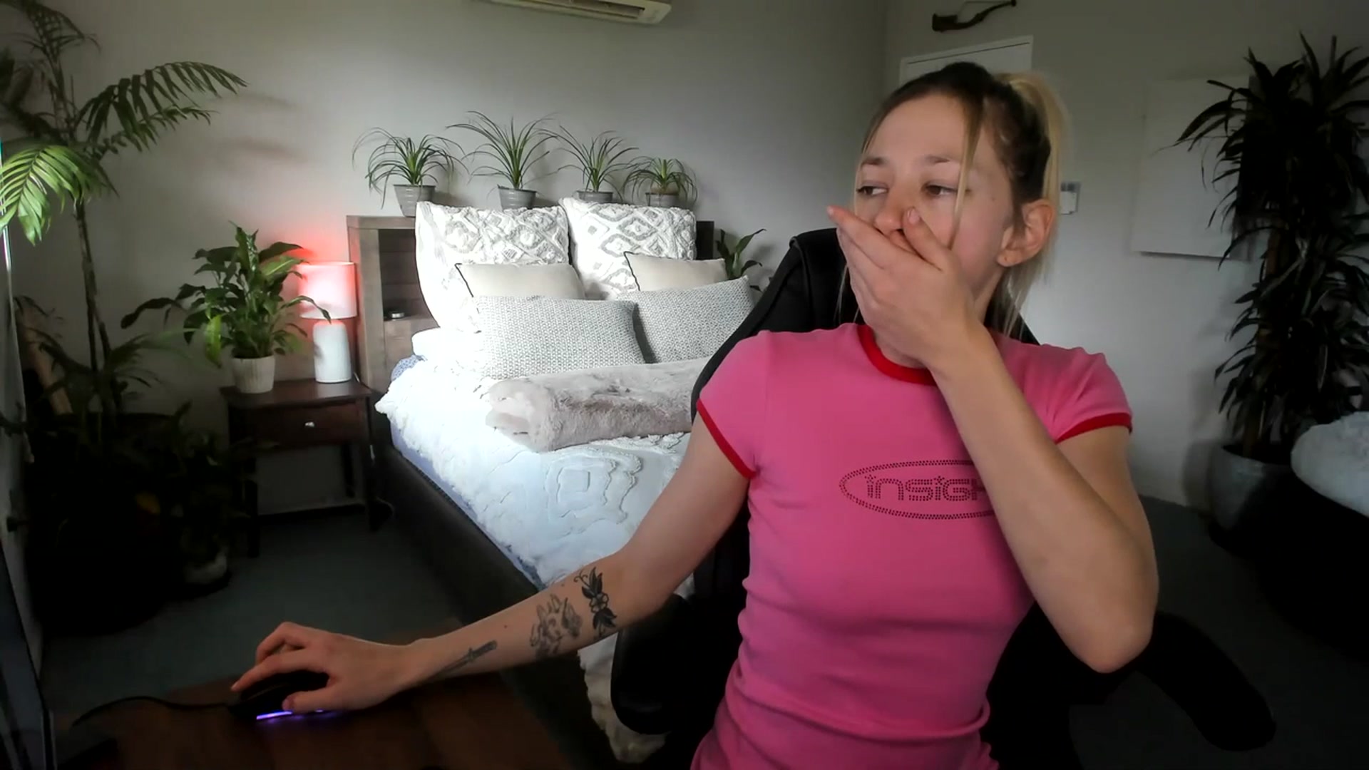 Gallery image thumbnail from Alice_NZ's myfreecams stream on, 06/27/2023, 03:03 image 2 of 20